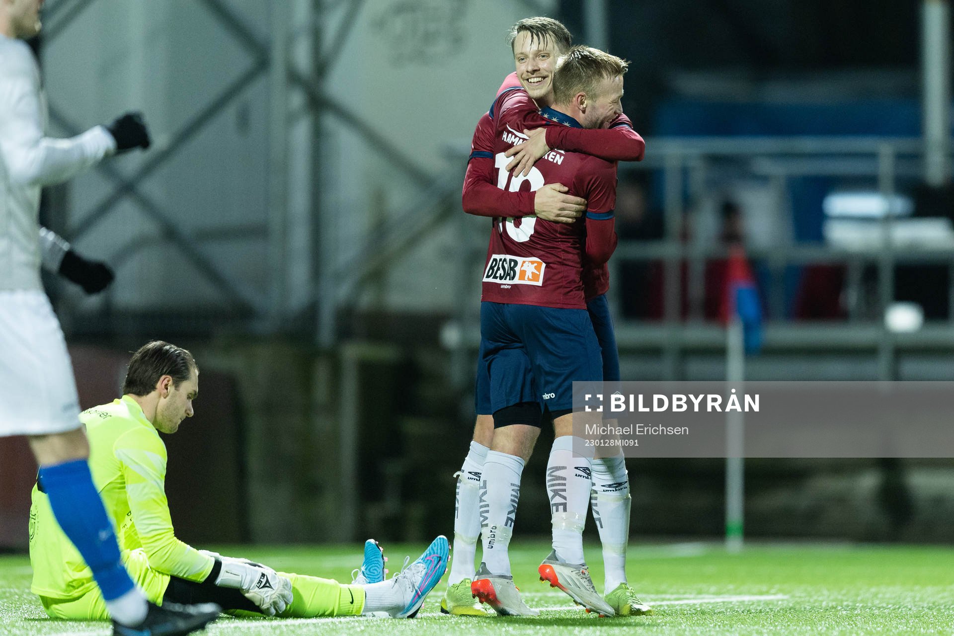 Örgrytes Viktor Lundberg jublar ihop med Nicklas Bärkroth