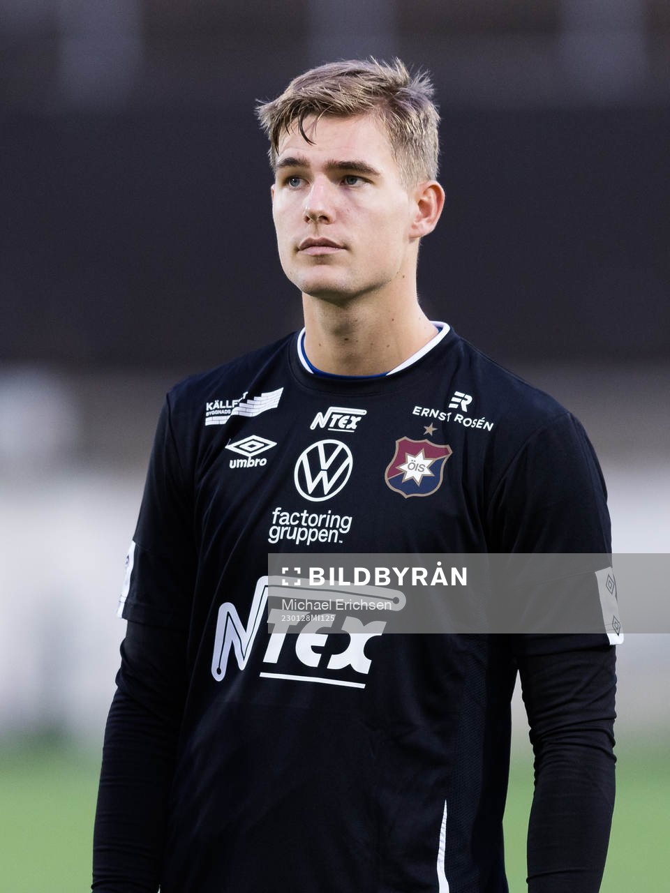 Örgrytes målvakt Mathias Nilsson på line up innan