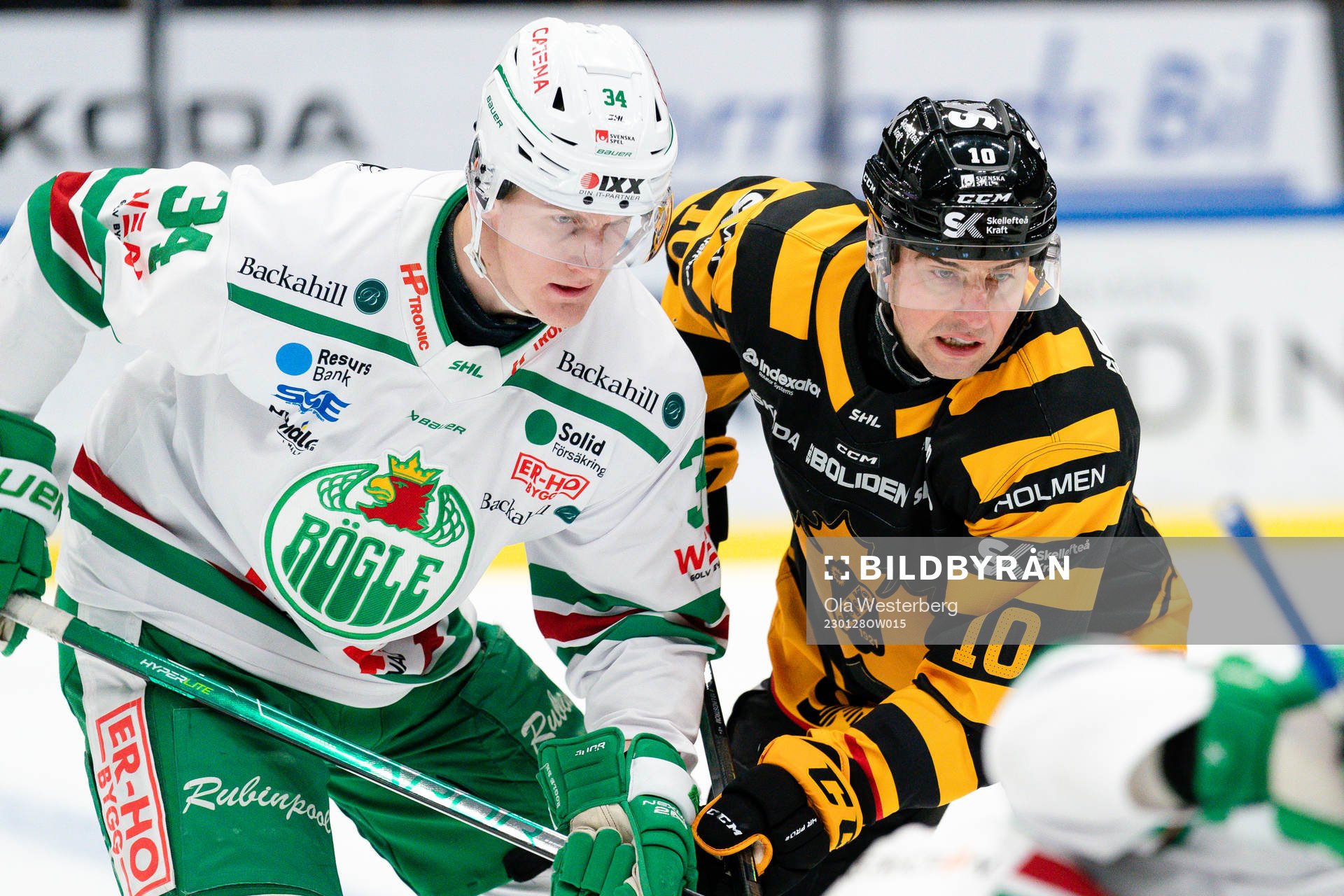 Rögles Adam Edström och Skellefteås Joakim Lindström