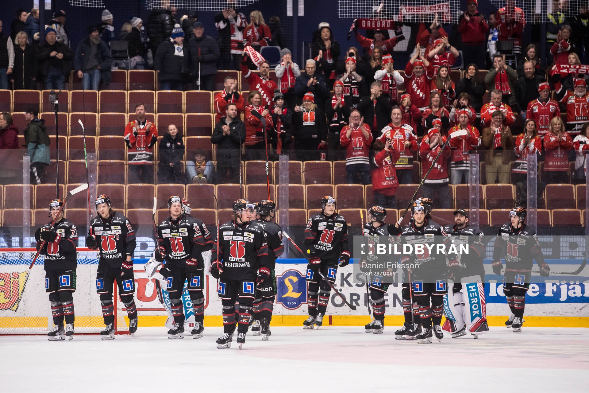 Örebros spelarna jublar