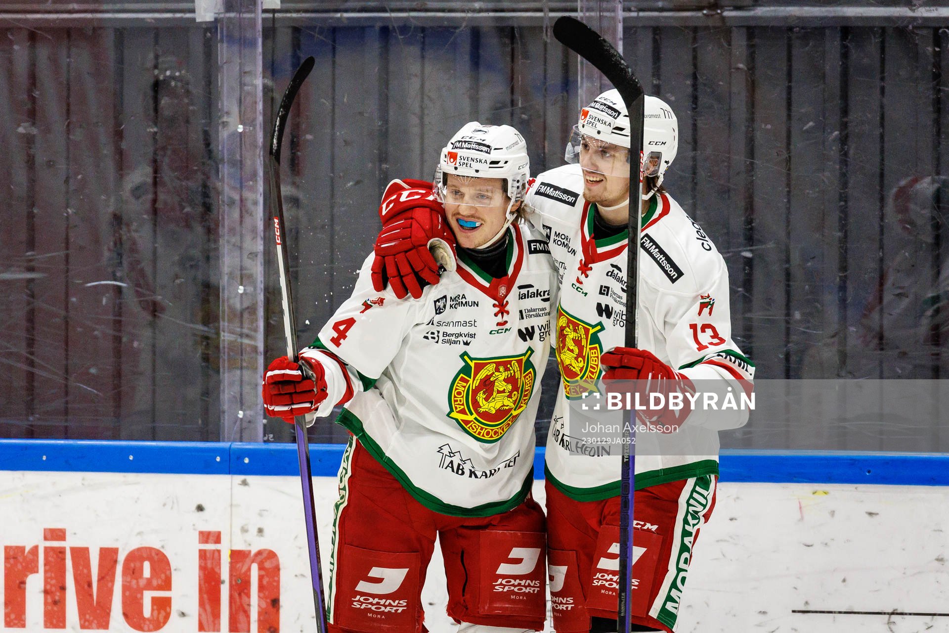 Moras Johannes Johannesen jublar med Fabian Ilestedt
