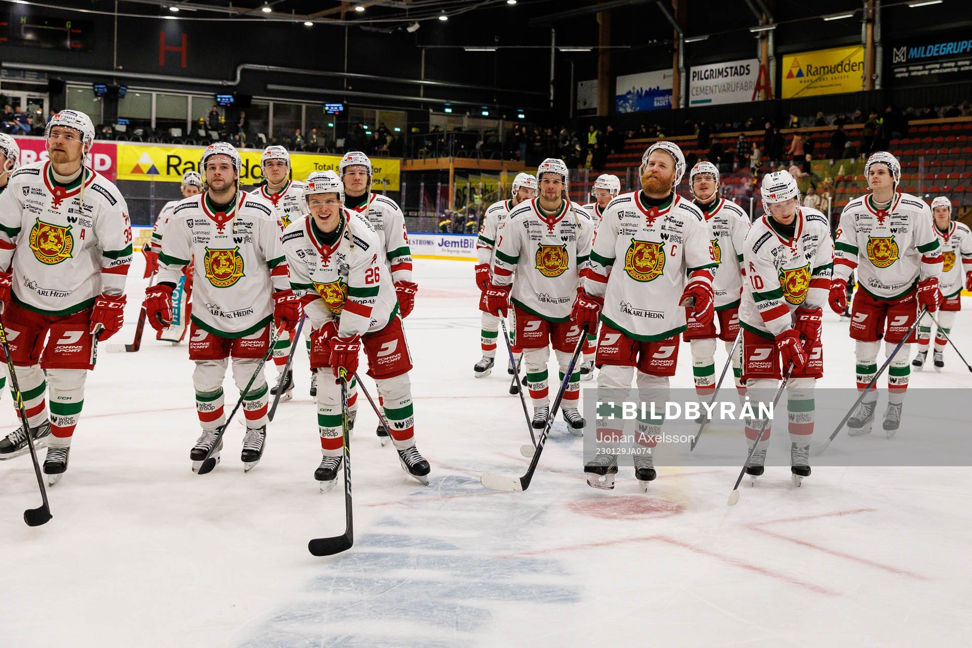 Moras spelare jublar