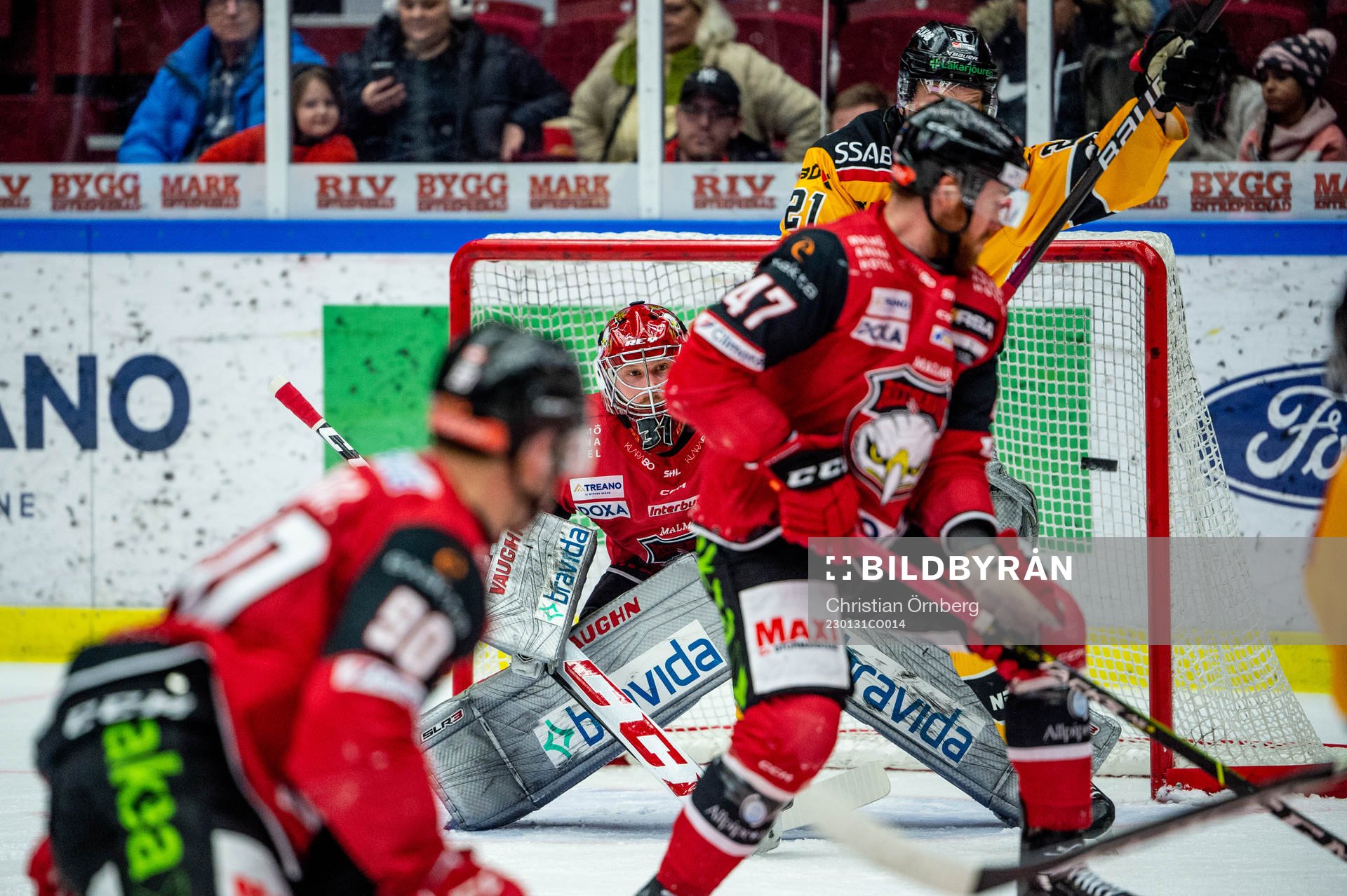 Luleås Jack Connolly gör 0-2 på Malmö Redhawks målvakt