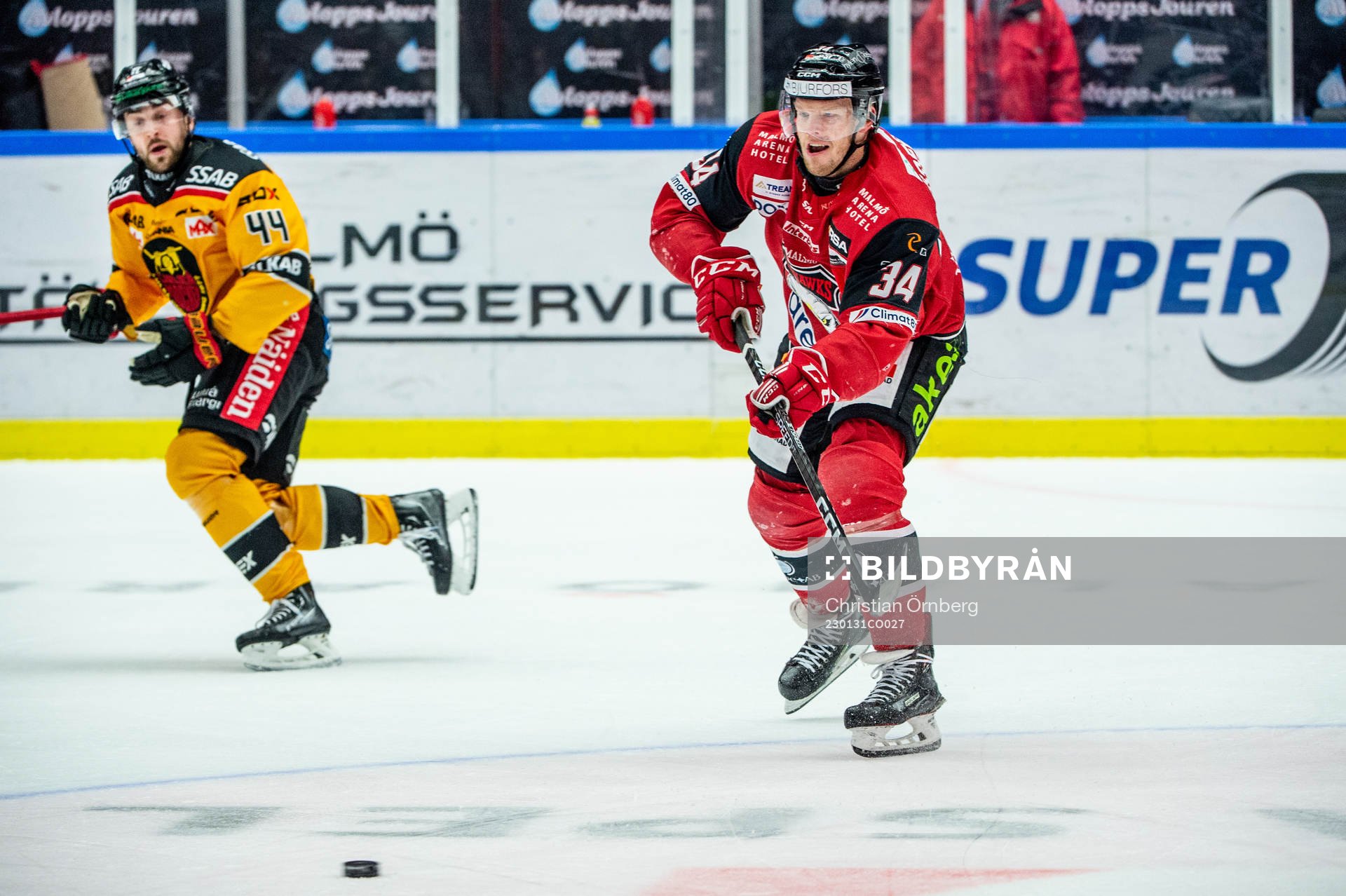 Malmö Redhawks Carl Söderberg mot Luleås Jonathan