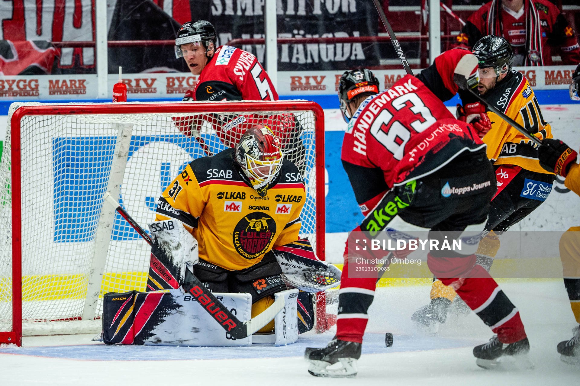 Malmö Redhawks Fredrik Händemark mot Luleås målvakt