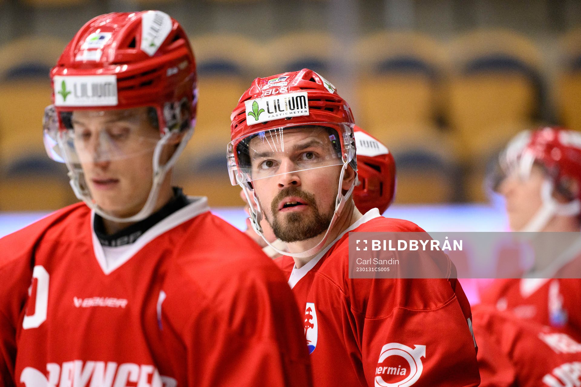 Timrås Anton Lander innan ishockeymatchen i SHL mellan