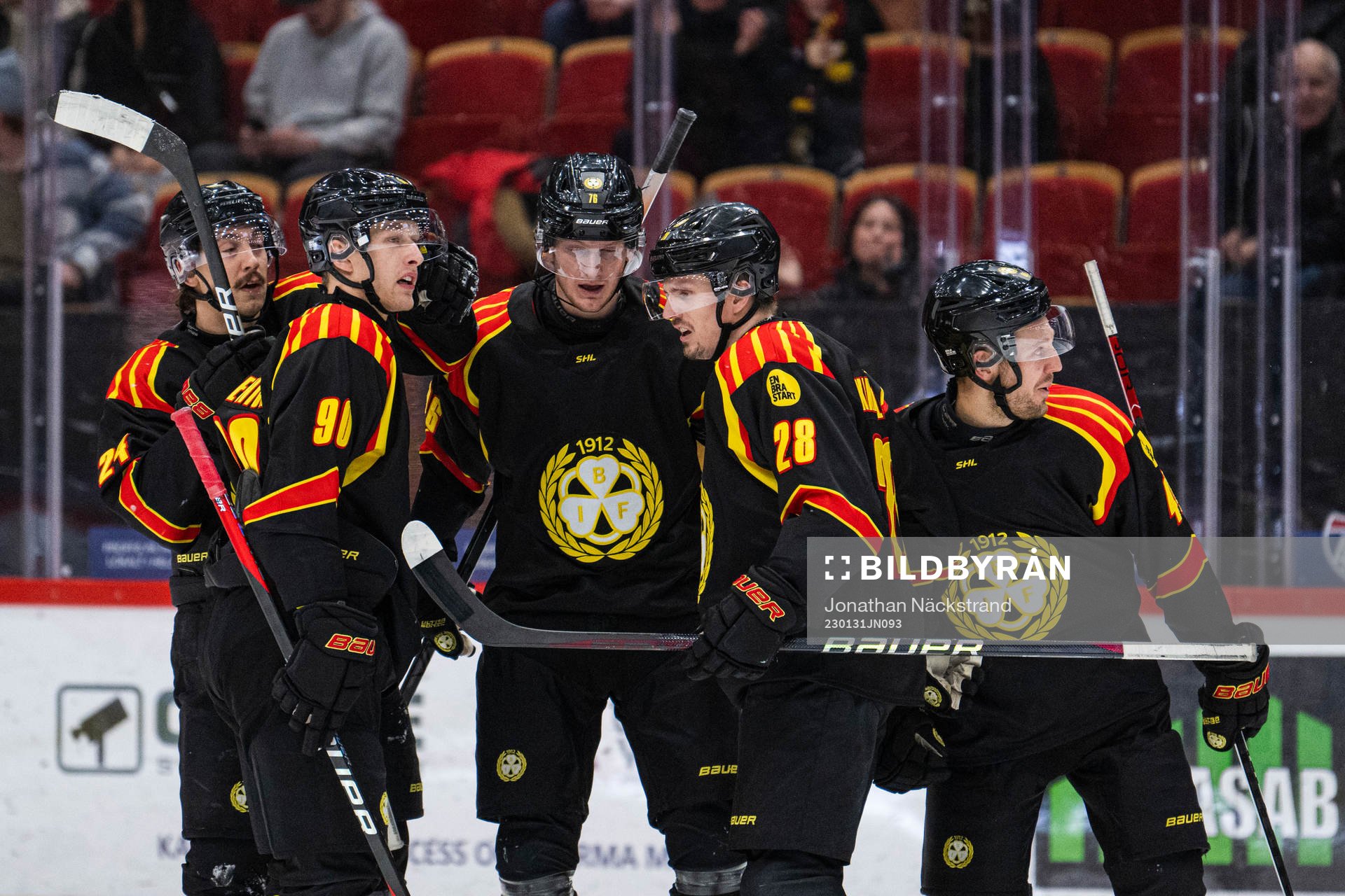 Brynäs Jacob Blomqvist jublar med lagkamrater