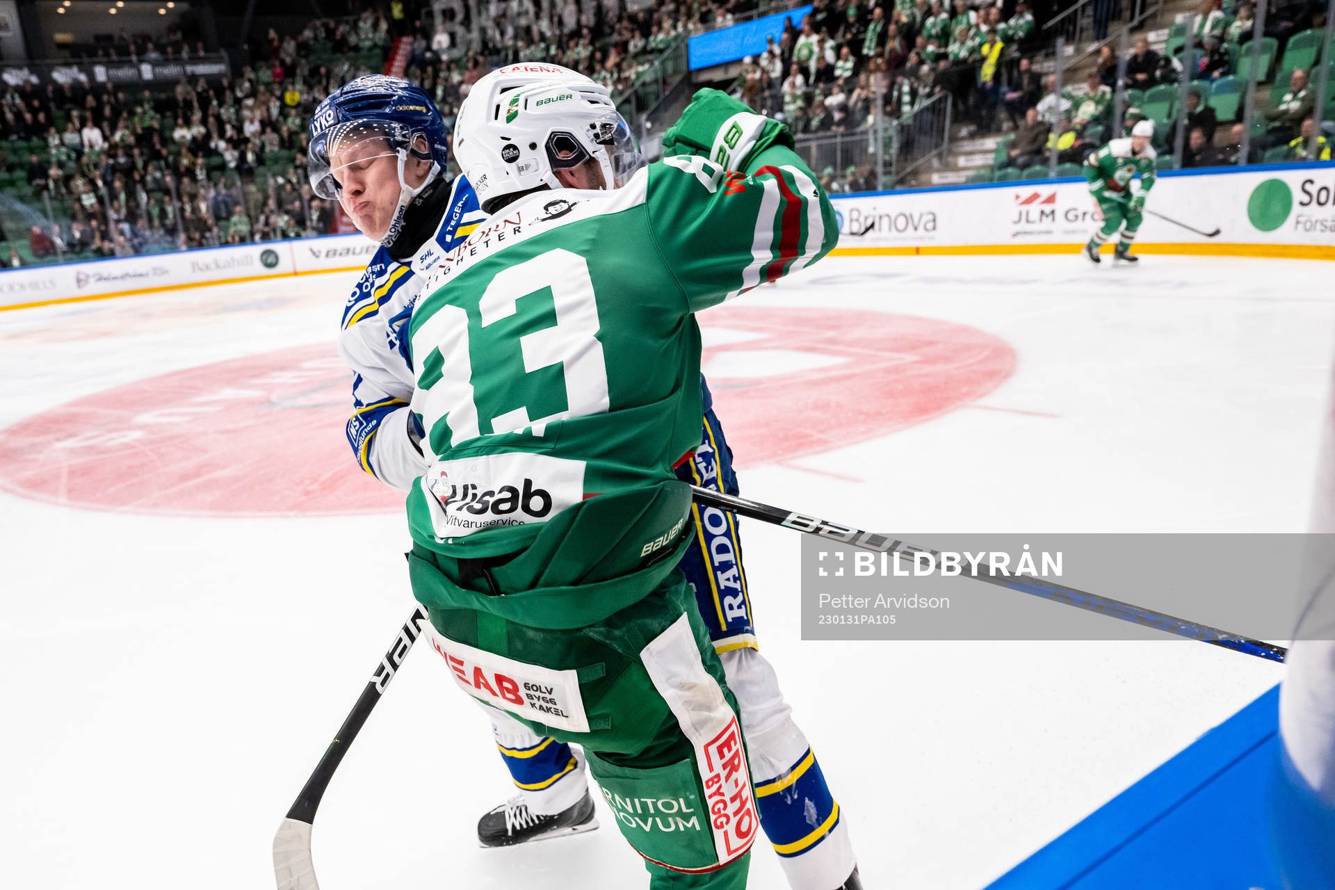 Rögles Riley Sheen i en situation med Leksands Emil