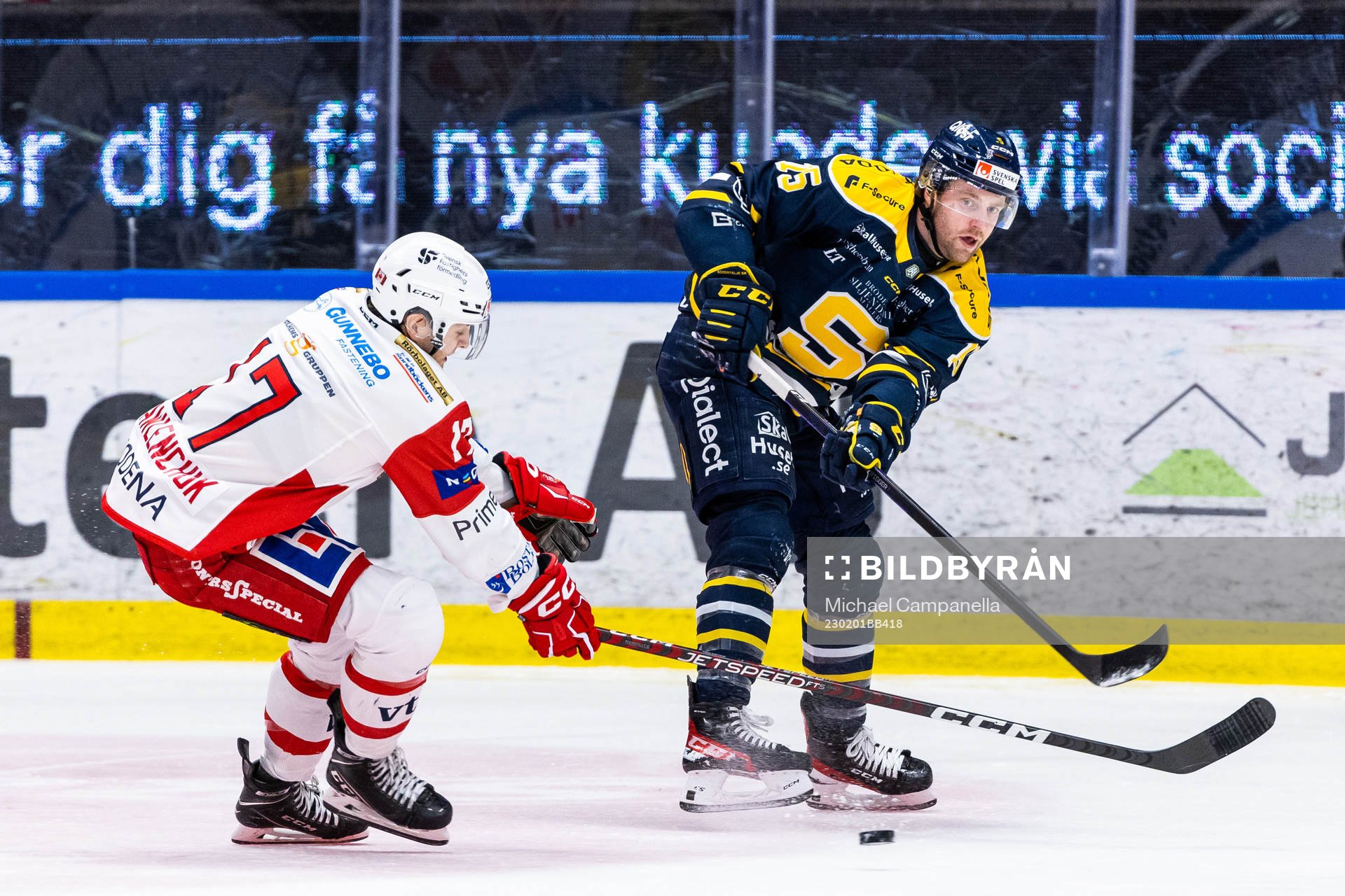 Västerviks Grayson Pawlenchuk och Södertäljes Albin