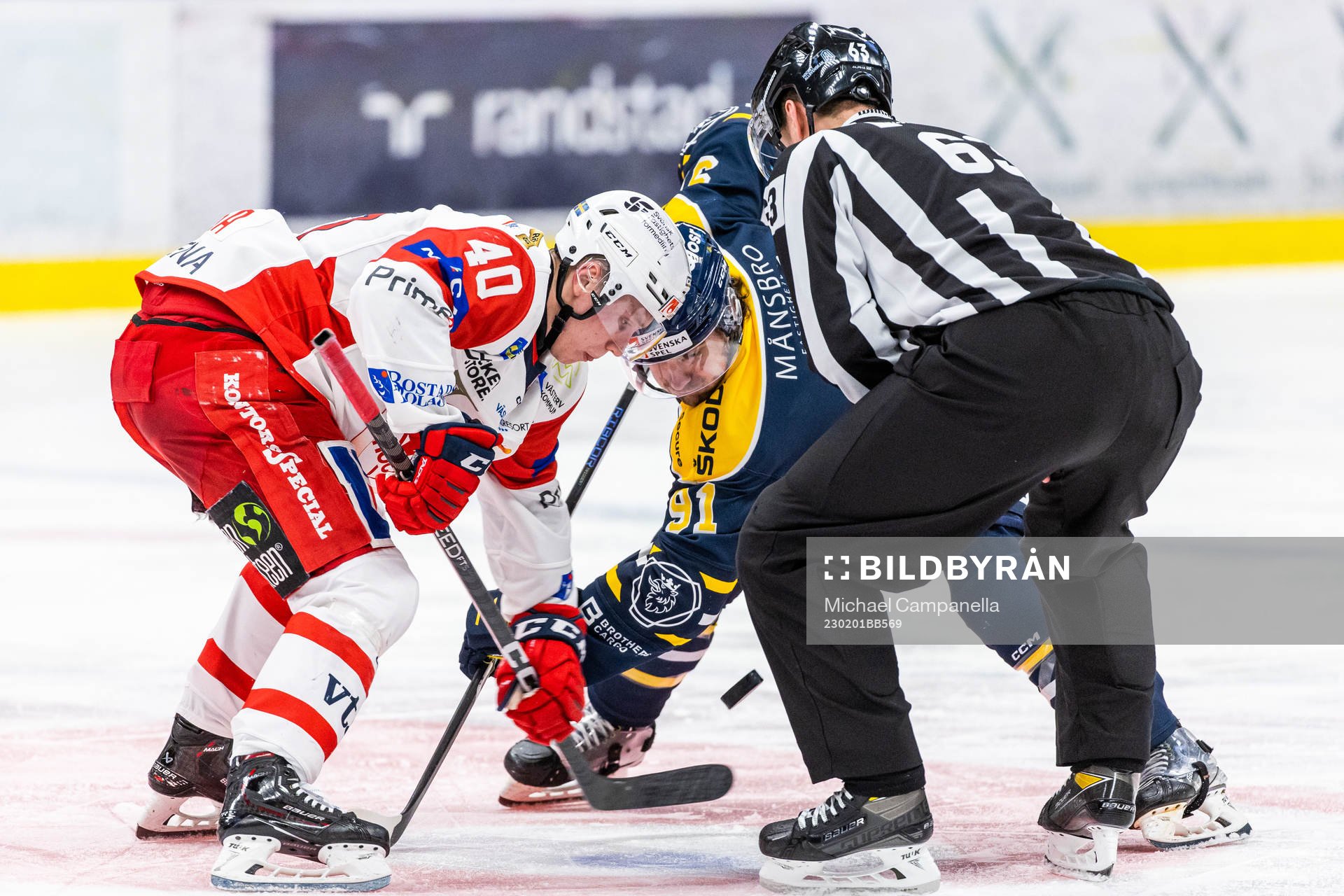Västerviks Noah Hasa och Södertäljes Aaron Luchuk