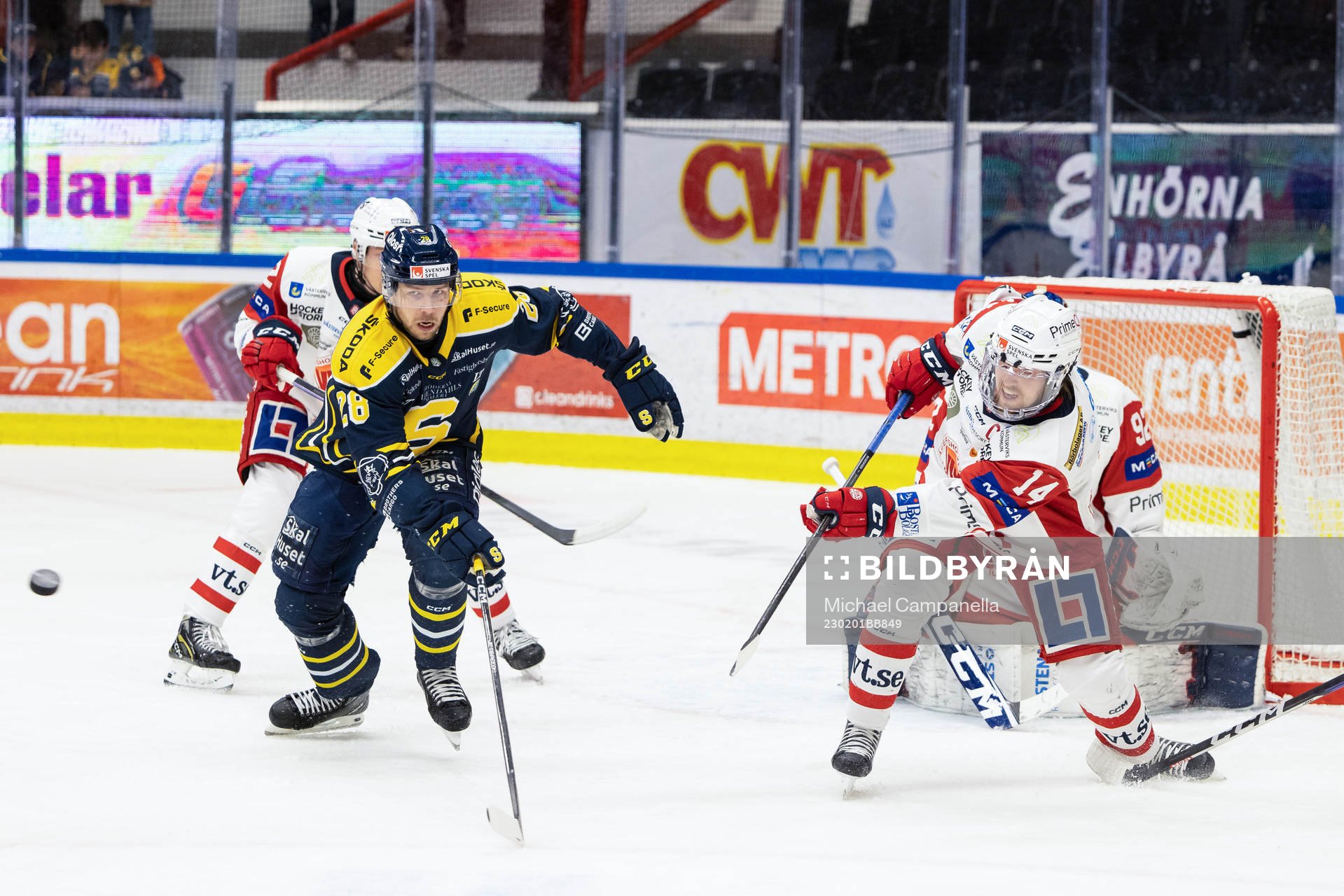 Västerviks målvakt Edvin Olofsson och Södertäljes Emil
