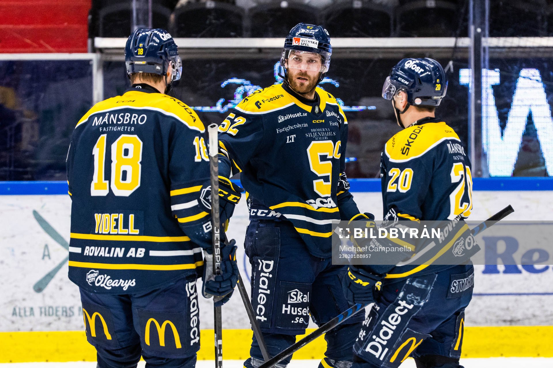 Södertäljes Christopher Liljewall jublar med Linus Videll