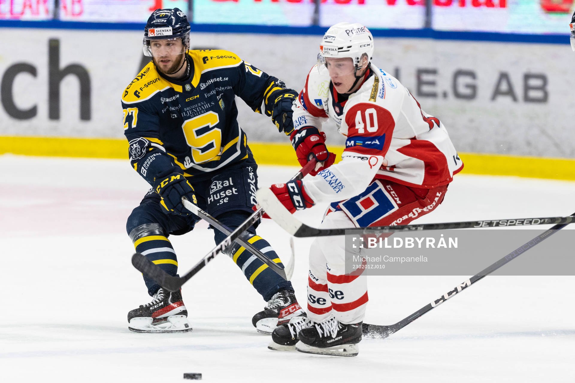 Södertäljes Daniel Norbe och Västerviks Noah Hasa