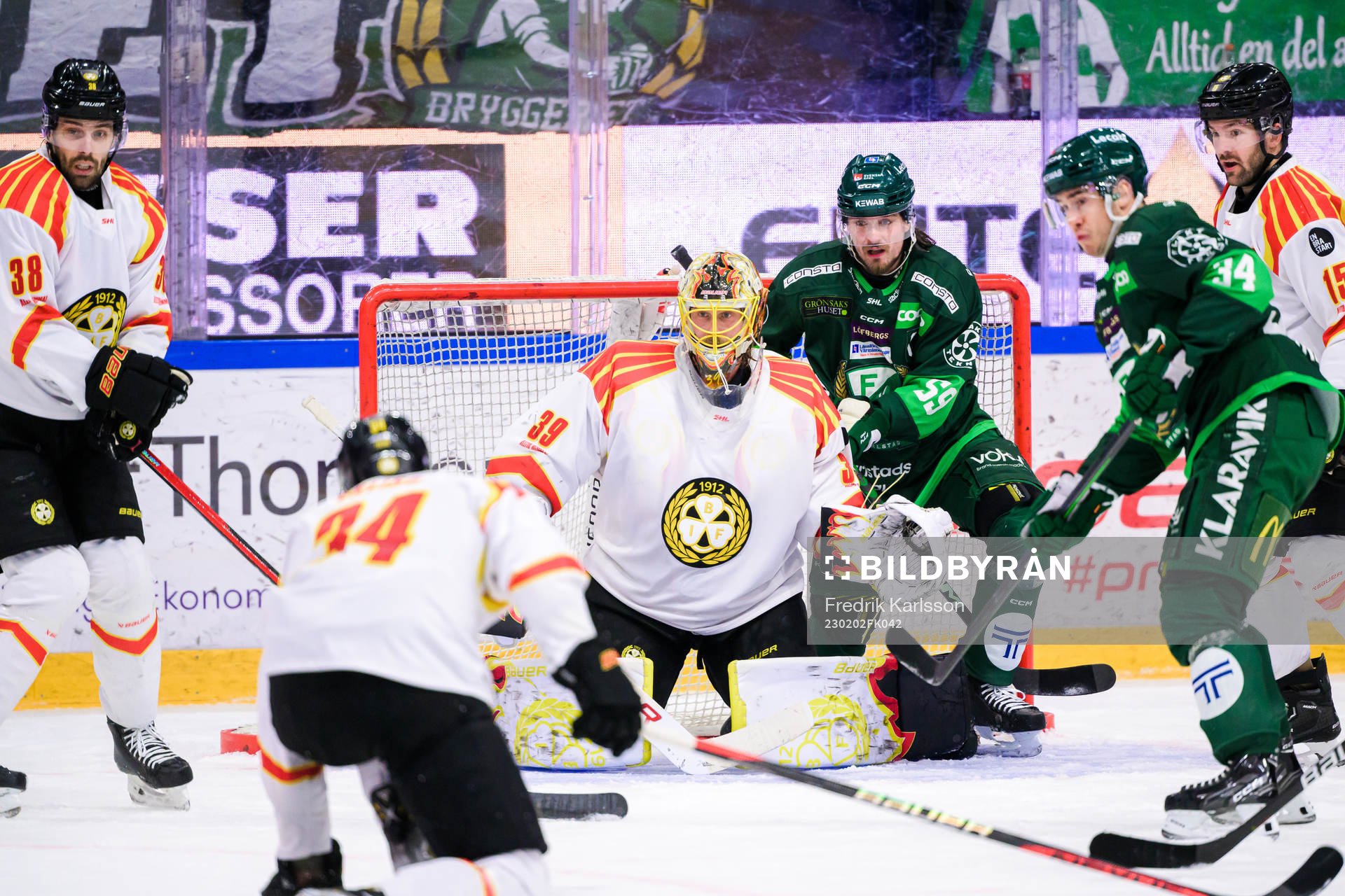 Brynäs Mikko Niemelä och målvakt Anders Lindbäck,