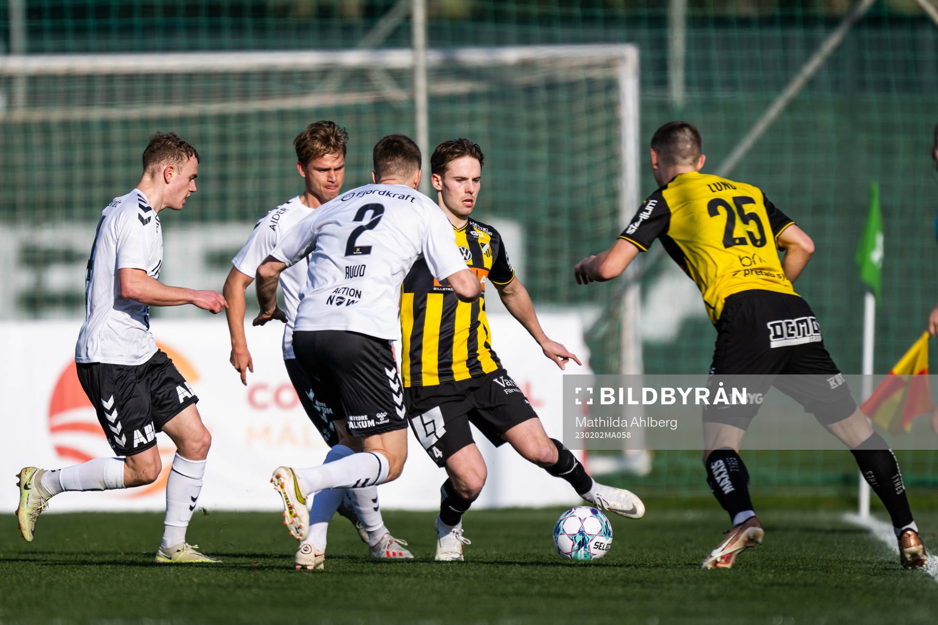 Odds Espen Ruud och Häckens Lars Olden Larsen under träningsmatchen i fotboll mellan Häcken och Odd den 2 februari 2023 i Marbella. 
