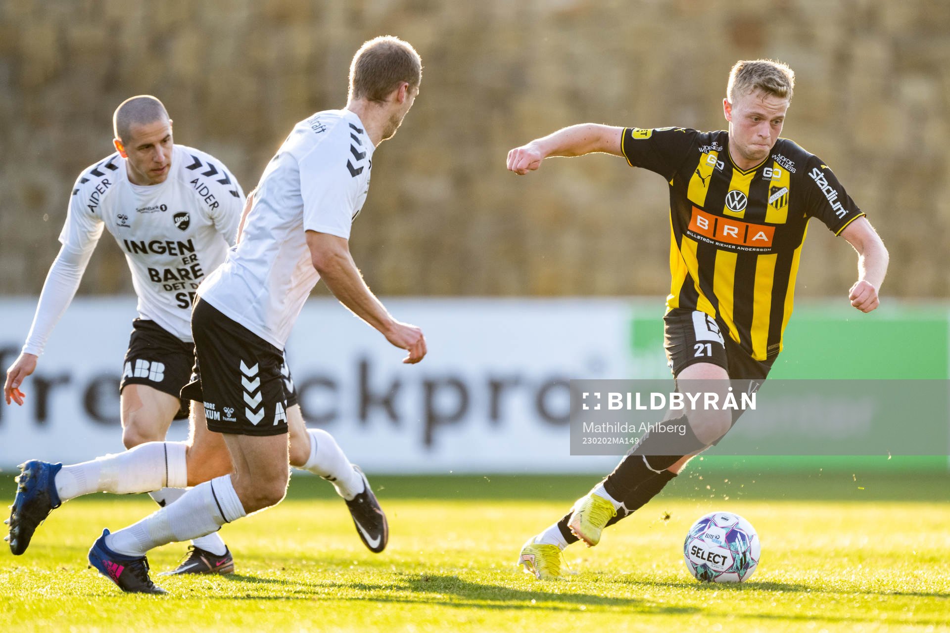 Odds Milan Jevtovic och Häckens Tomas Olai Totland  under träningsmatchen i fotboll mellan Häcken och Odd den 2 februari 2023 i Marbella. 