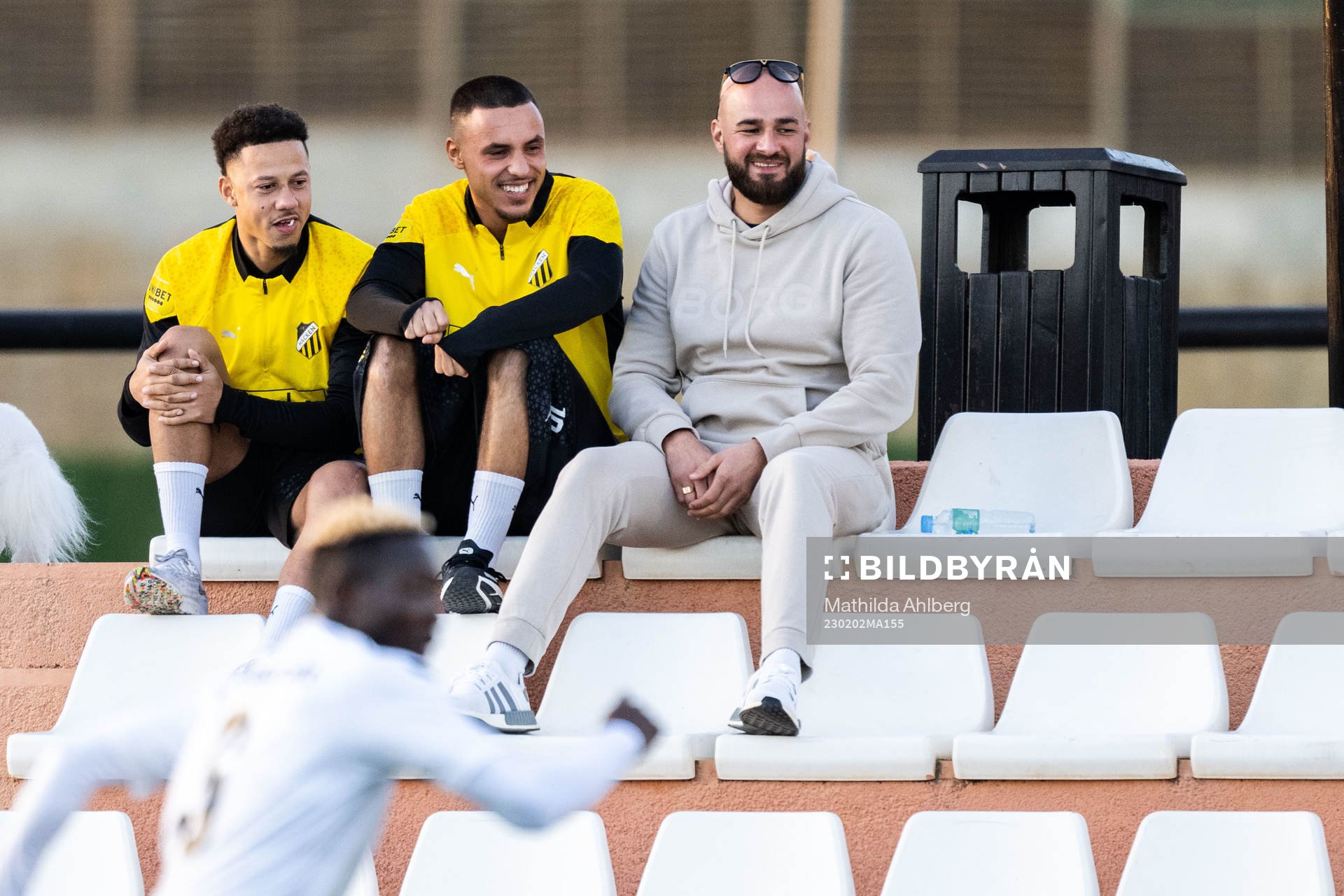Häckens Tobias Sana och Ali Youssef på läktaren