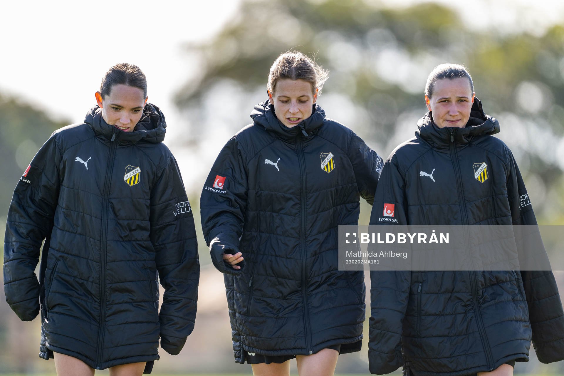 Häckens Elin Rubensson, Anna Anvegård och Marika Bergman Lundin under träningsmatchen i fotboll mellan Vålerenga och Häcken den 2 februari 2023 i Estepona.