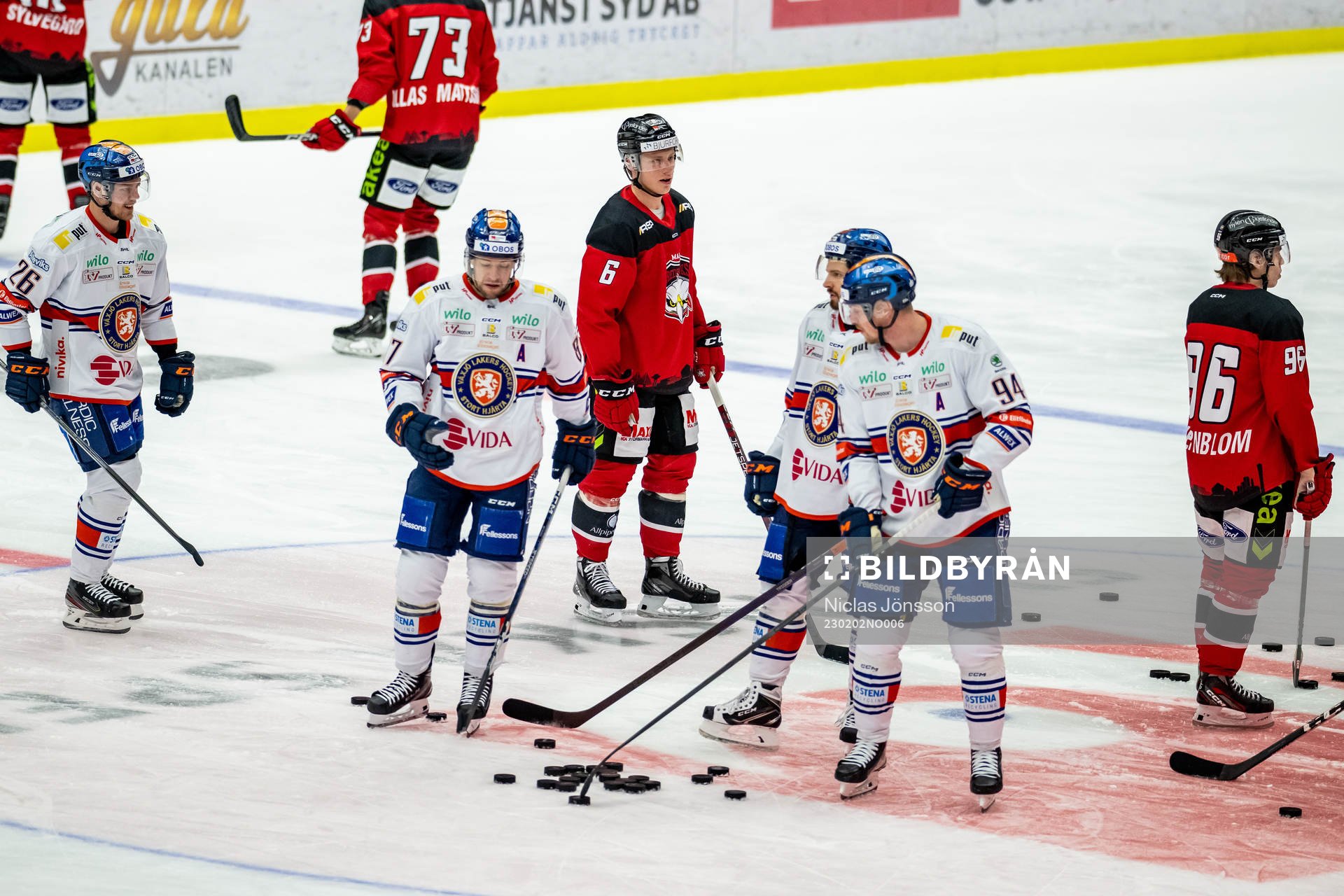 Malmö Redhawks Theodor Johnsson och Växjös spelare