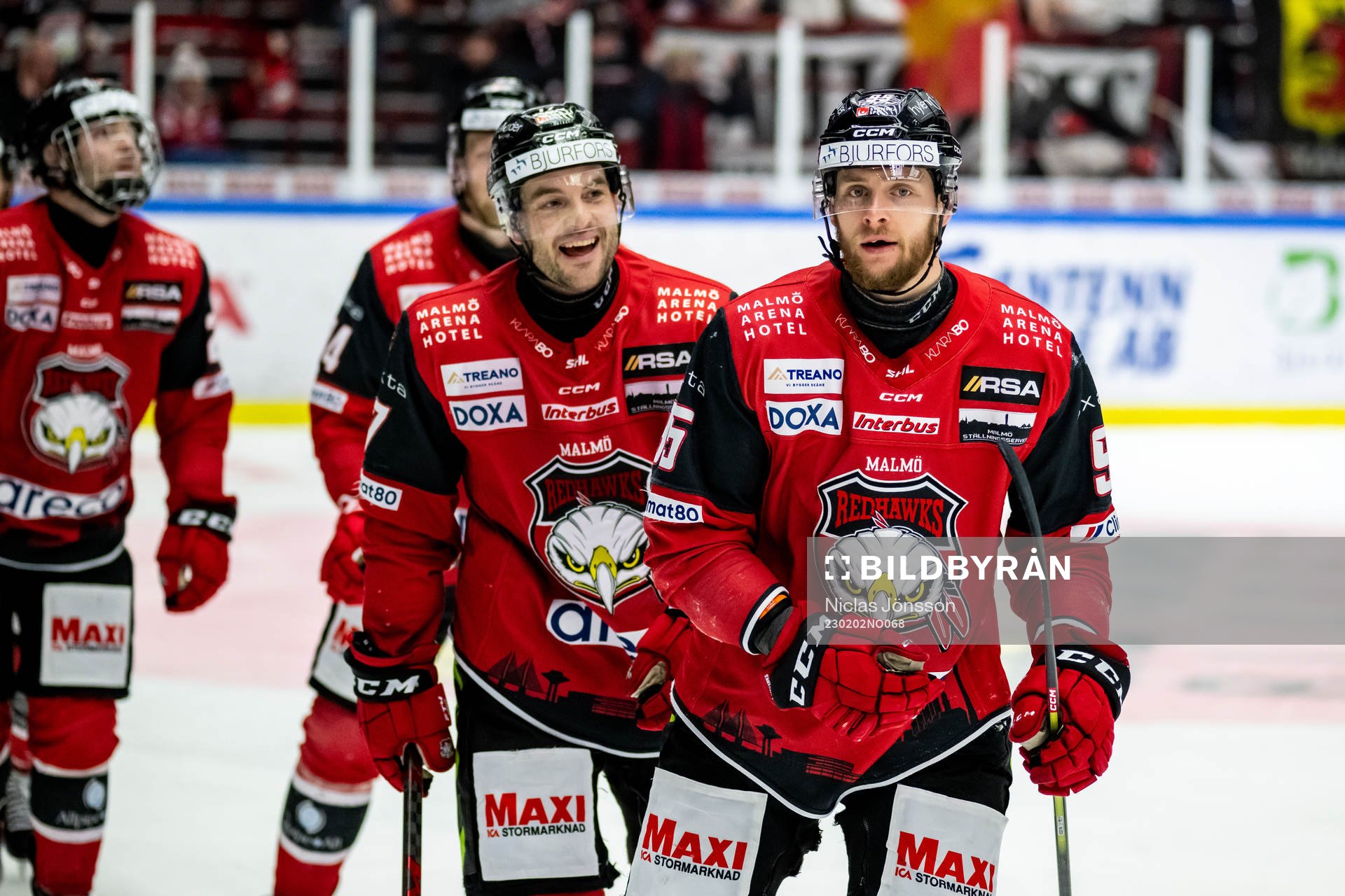 Malmö Redhawks Pathrik Westerholm  och Carl Persson jublar