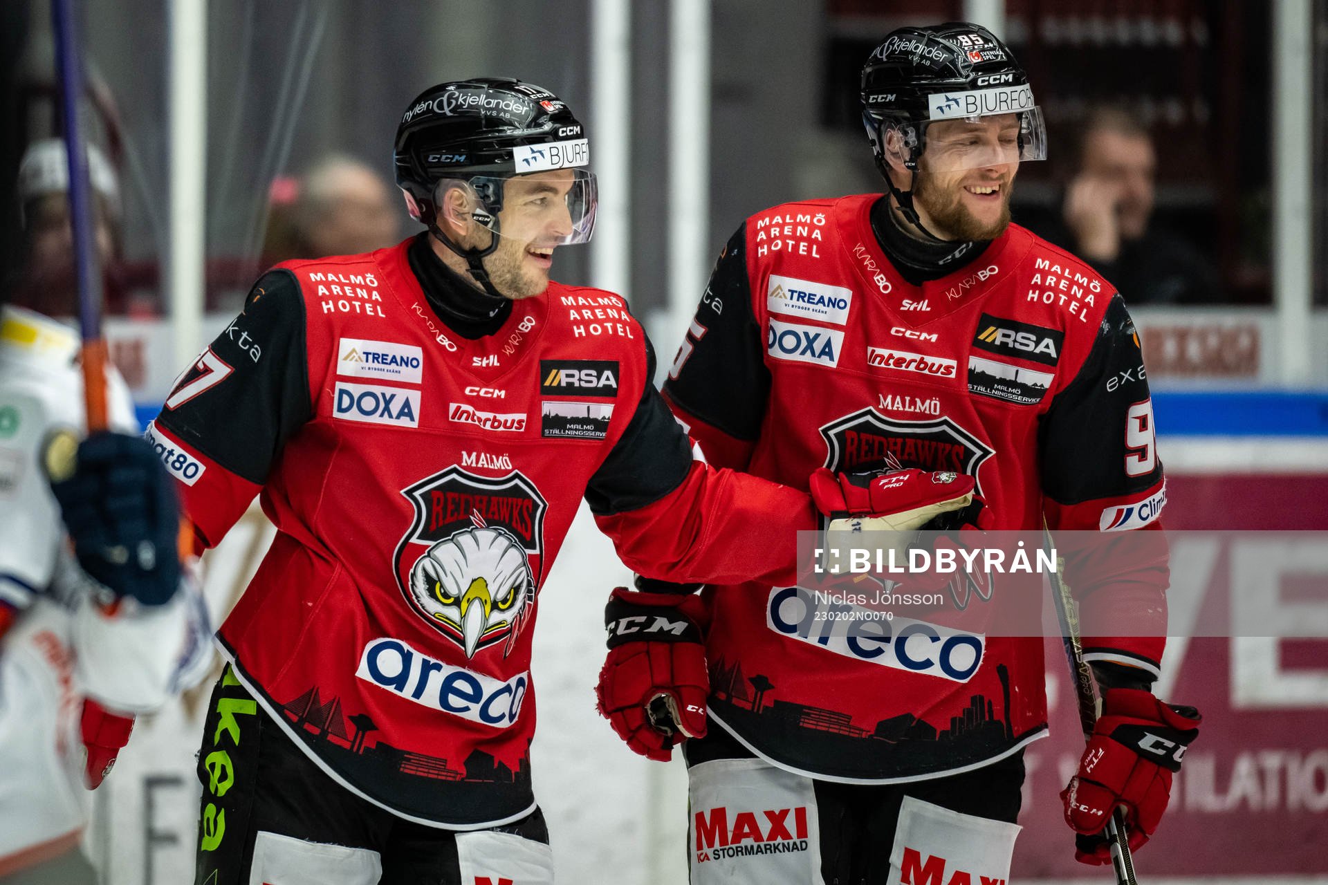 Malmö Redhawks Pathrik Westerholm och Carl Persson  jublar