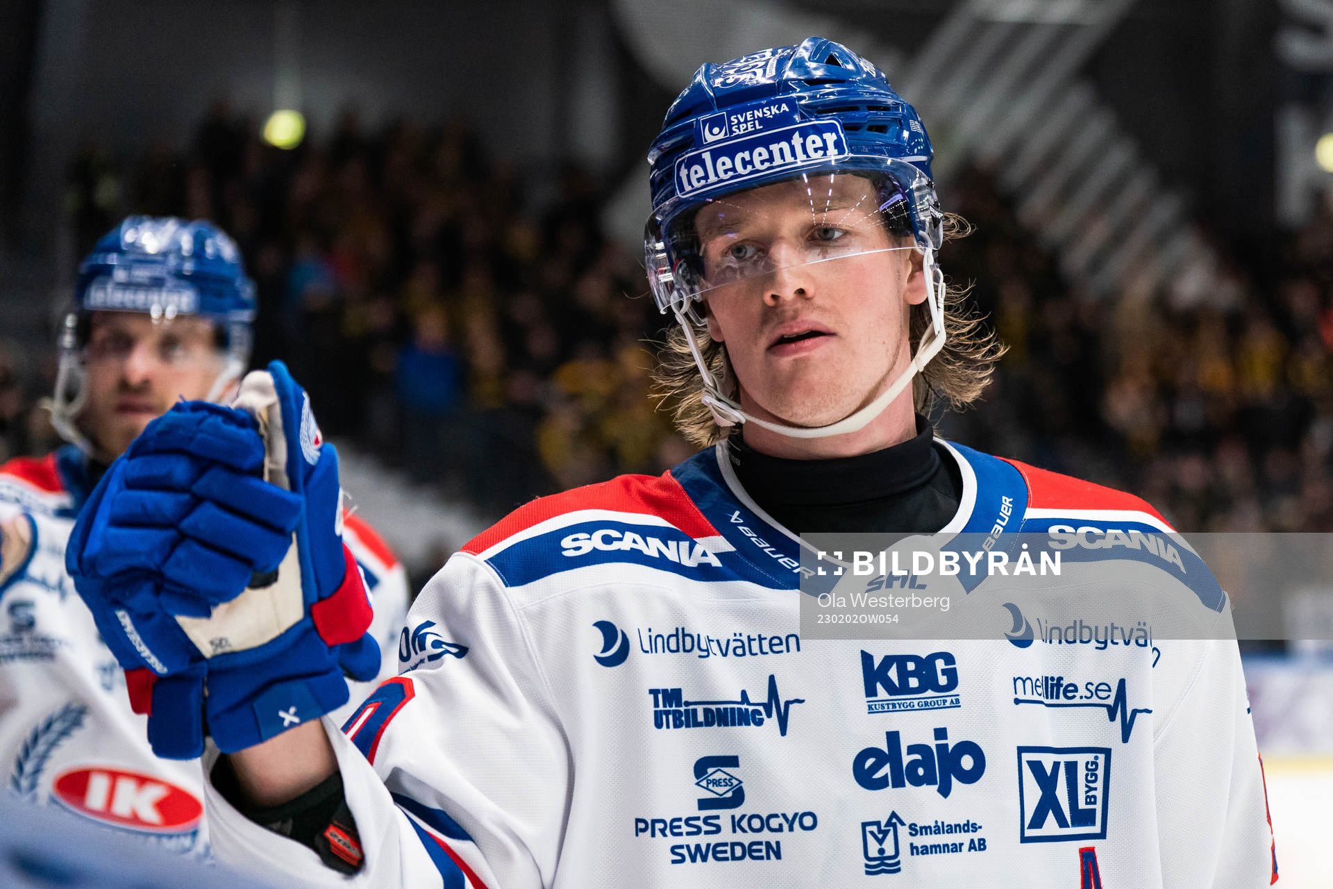 Oskarshamns Juuso Riikola jublar