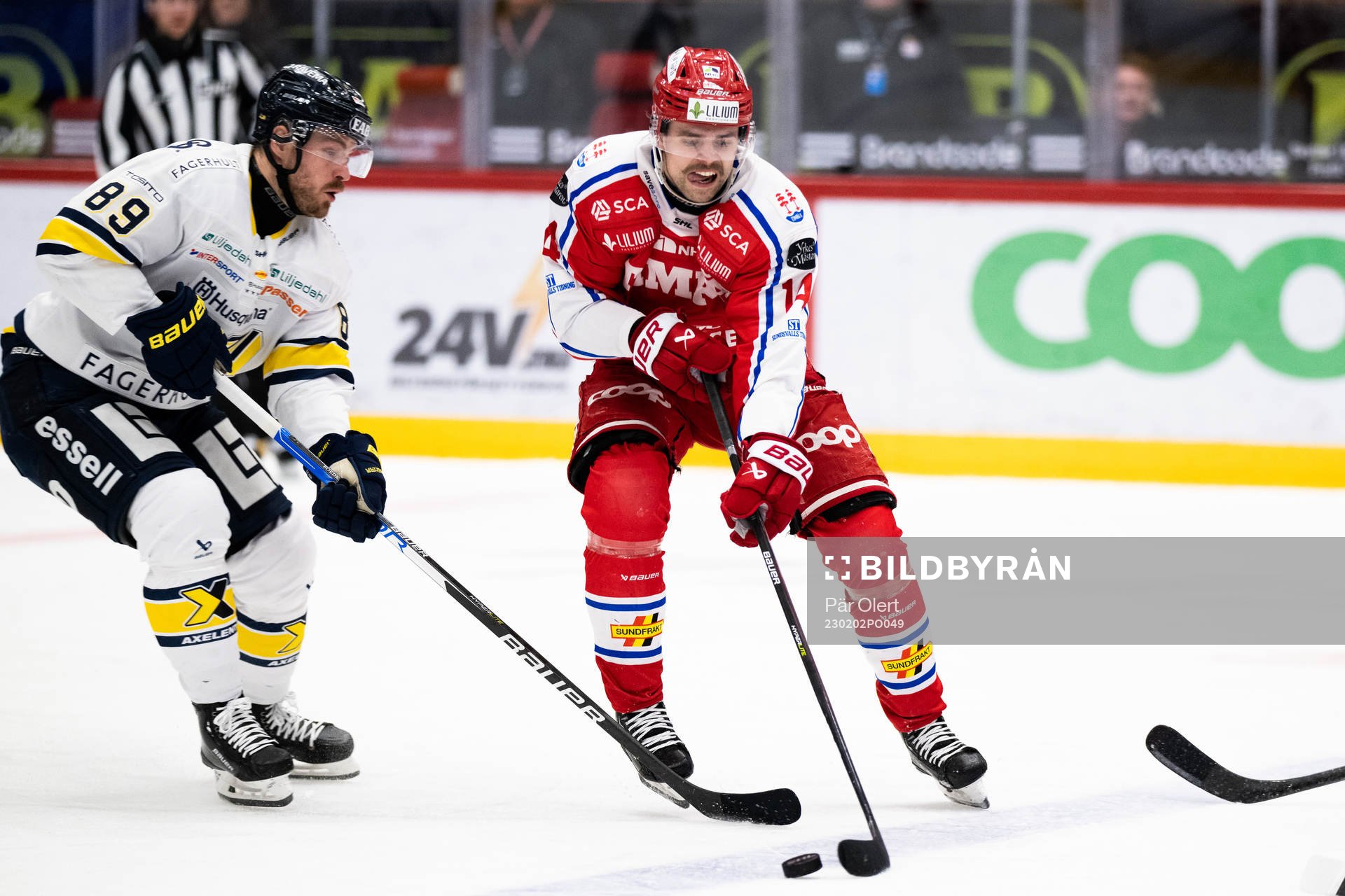 HV71s Mikkel Bödker och Timrås Emil Pettersson