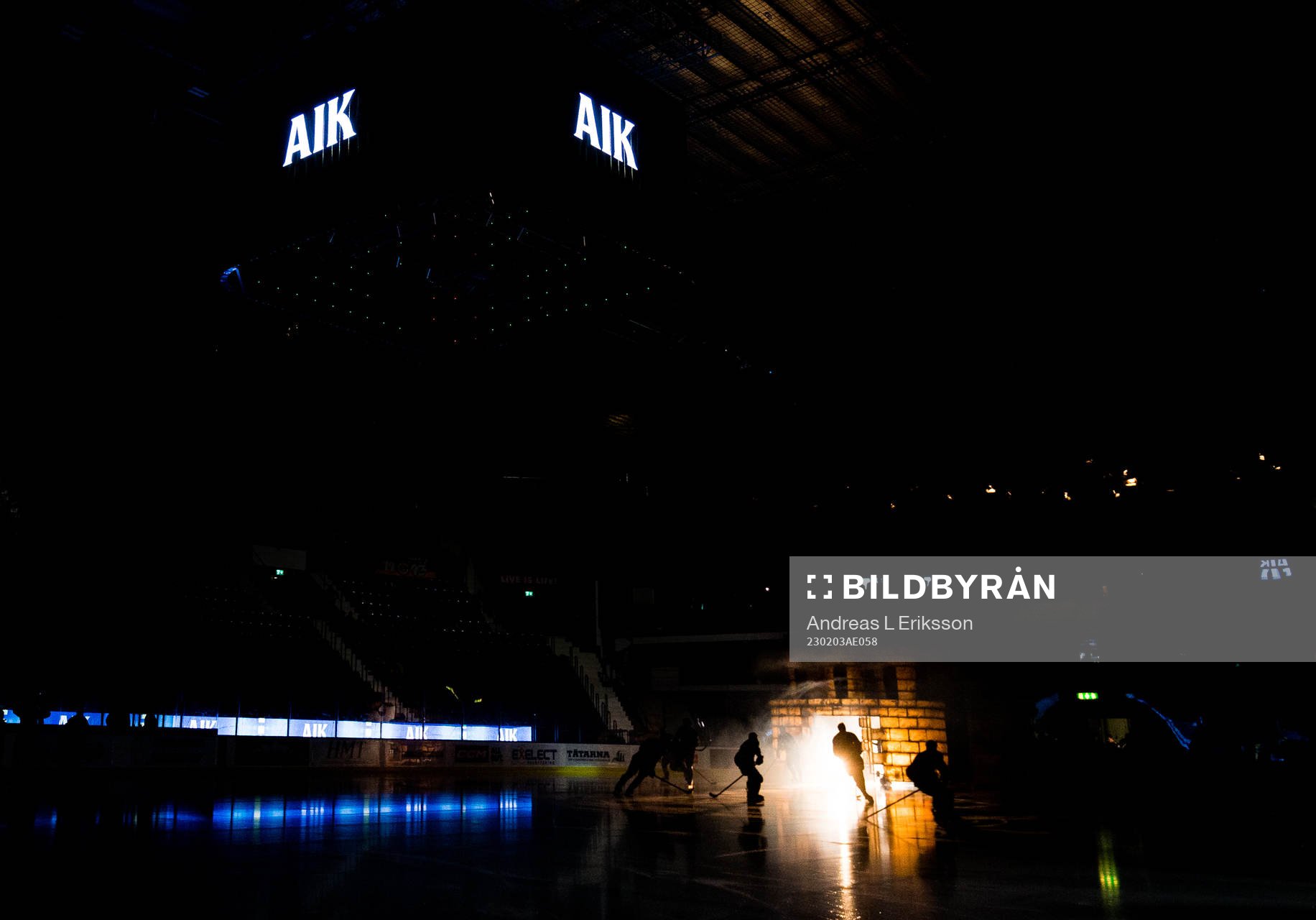 AIKs spelare gör entré på Hovet