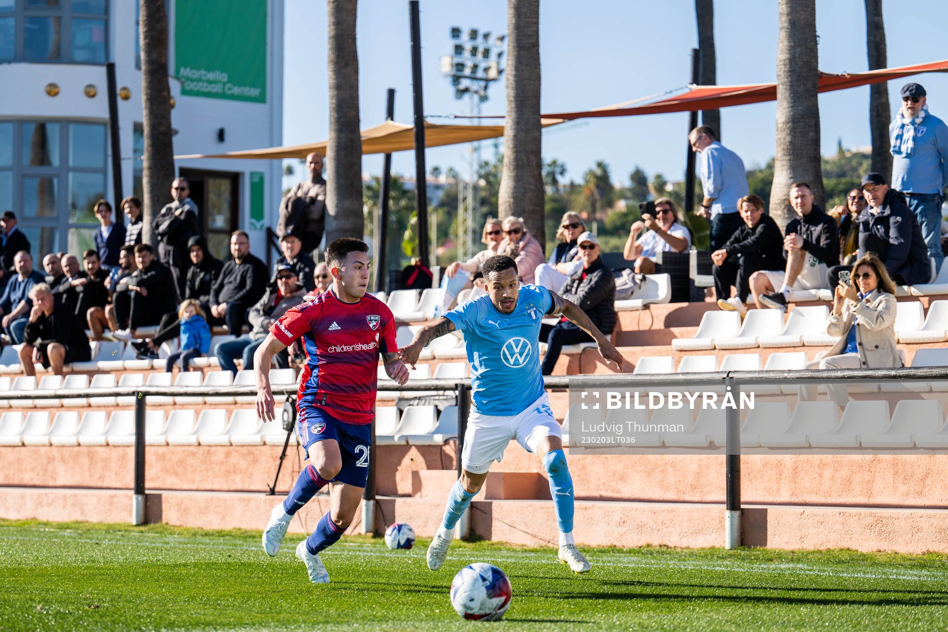 Jesus Geovane of Dallas and Martin Olsson of Malmö FF