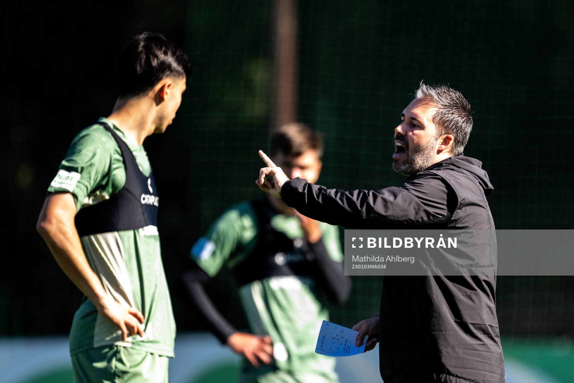 Tränare Marti Cifuentes under en fotbollsträning med Hammarby den 3 februari 2023 i Marbella. 