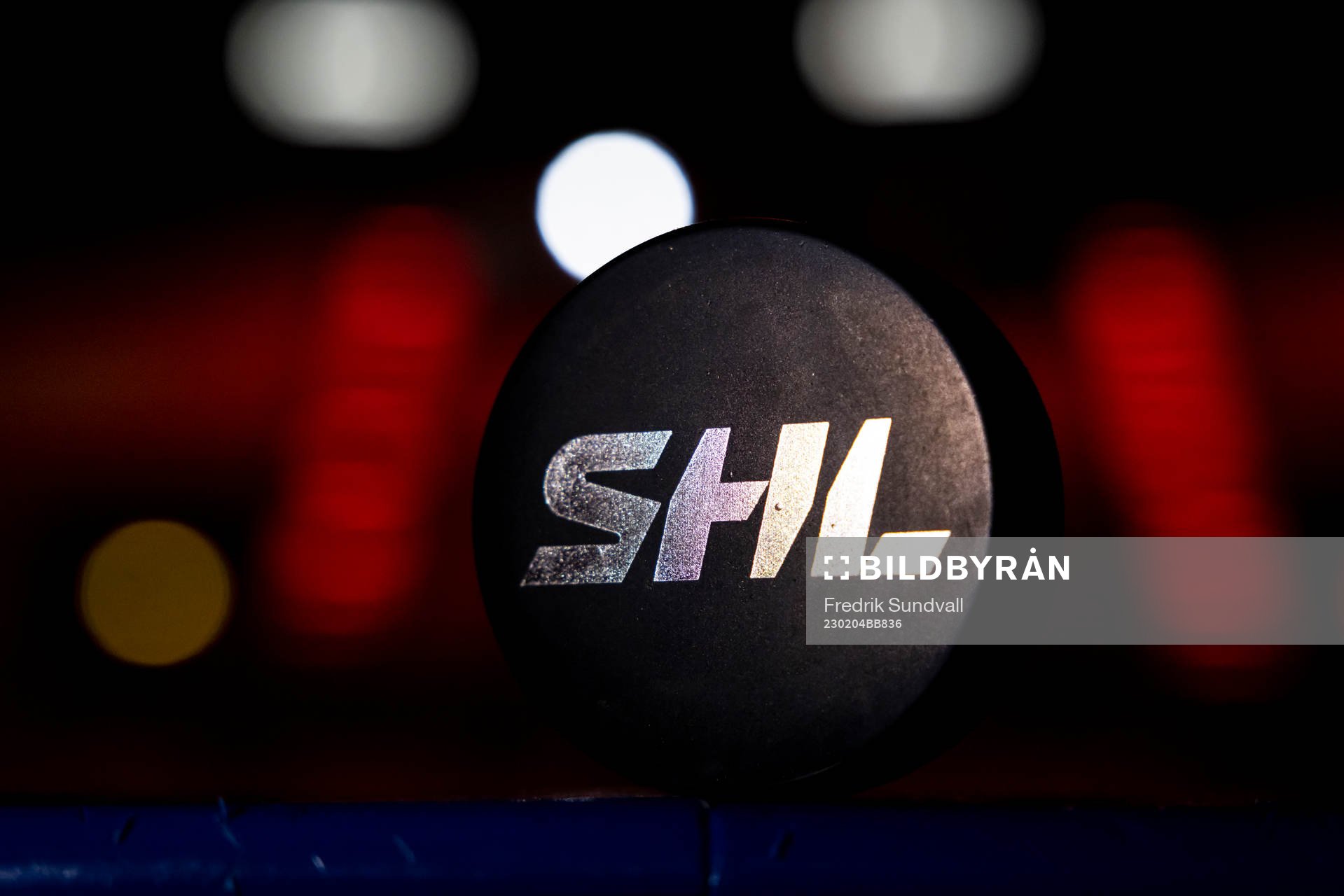 Den officiella matchpucken med SHL logga