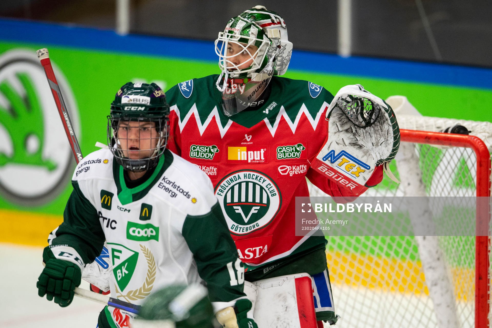 Färjestads Andrine Furulund och Frölundas målvakt