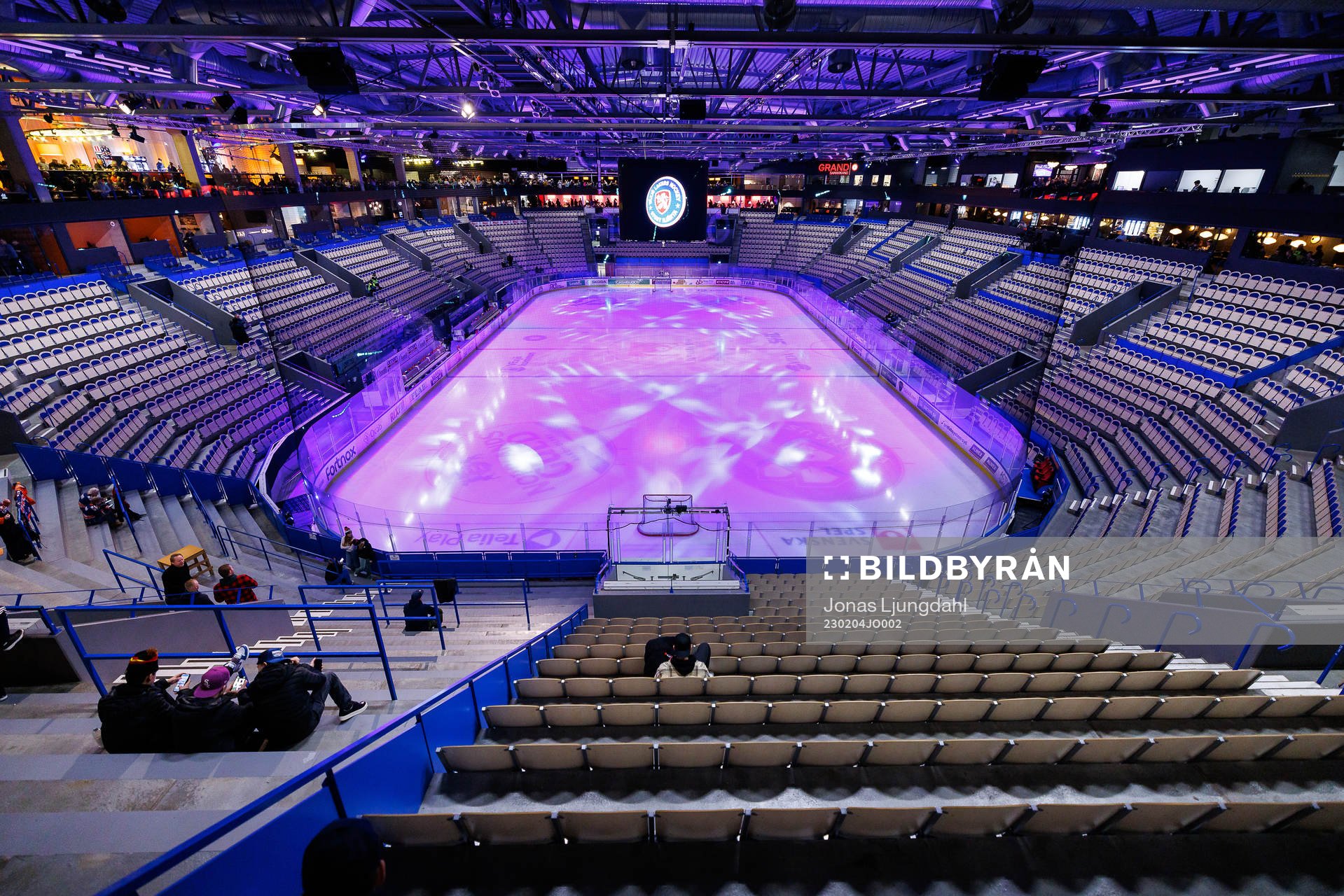 Interiör vy från Vida arena före ishockeymatchen i SHL