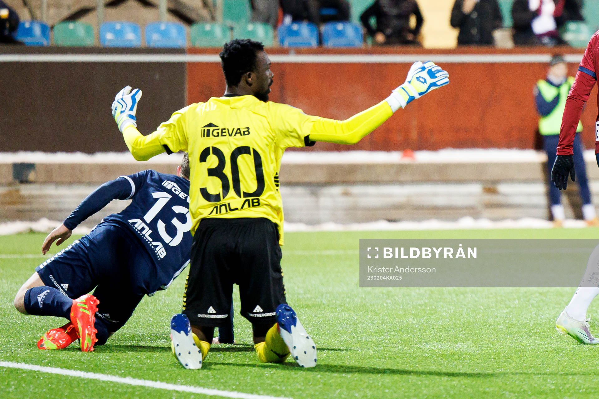 Utsiktens målvakt Mohamed Bonzo  deppar