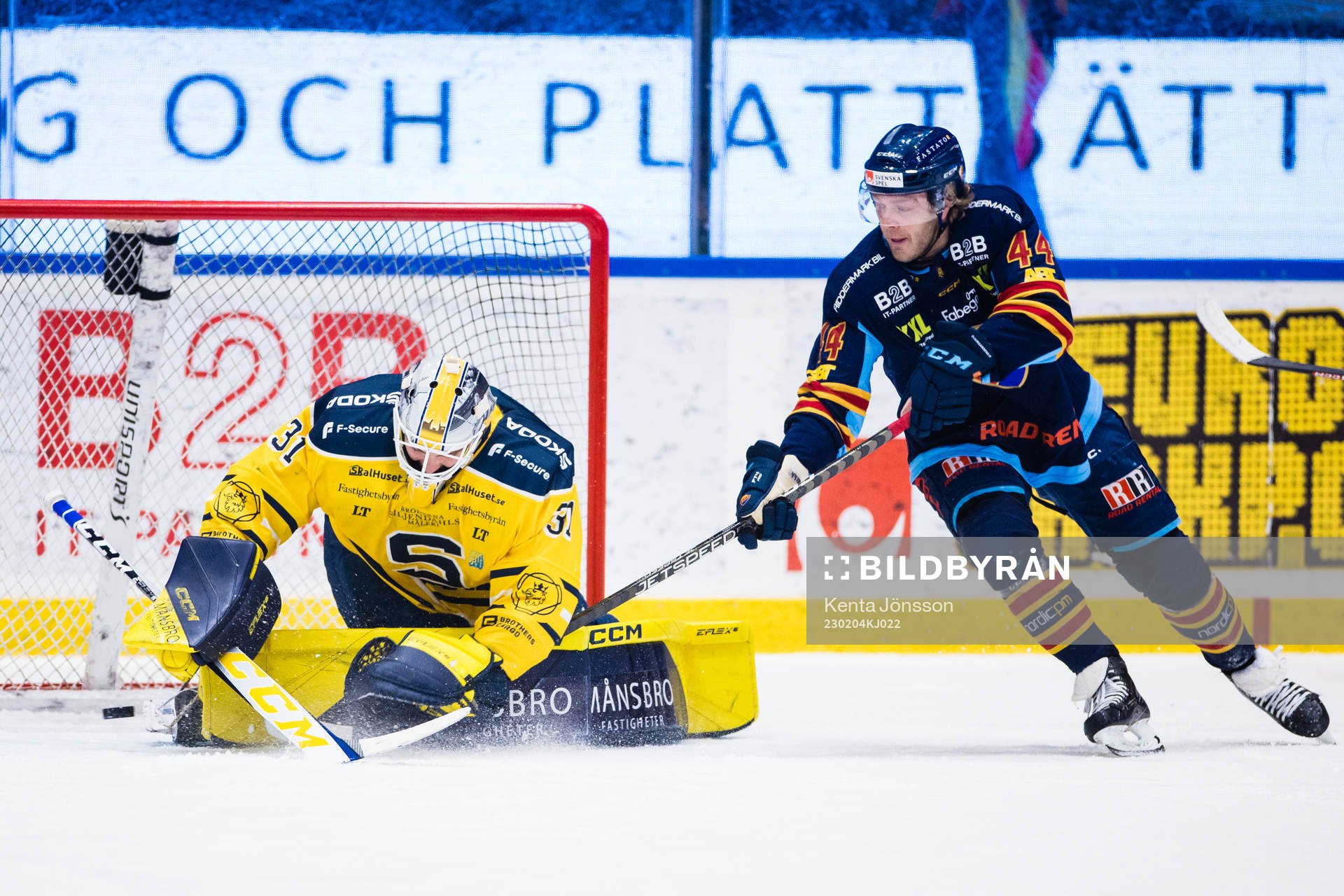 Södertäljes målvakt Nikita Tolopilo och Djurgårdens