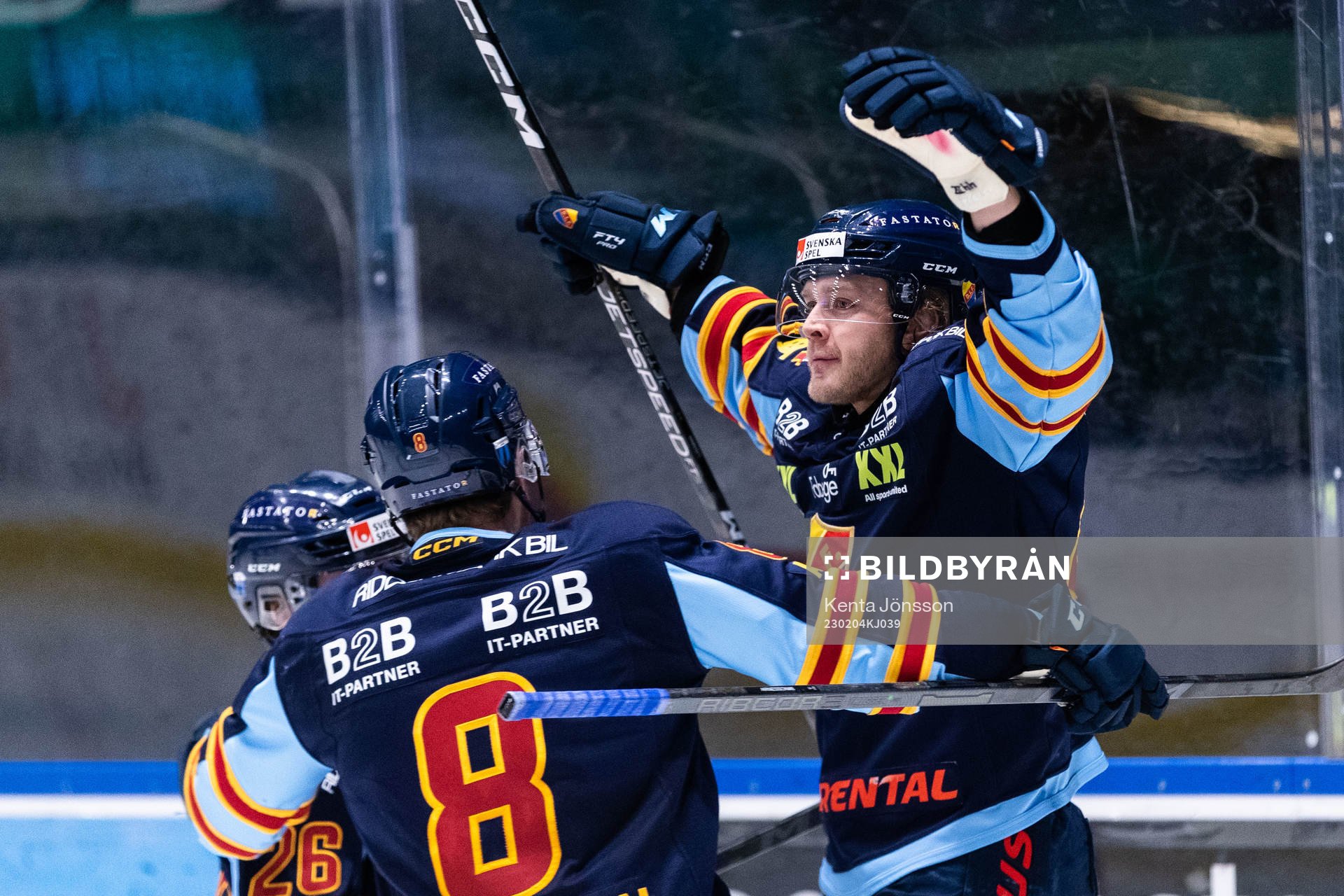 Djurgårdens Olle Liss jublar med lagkamrater