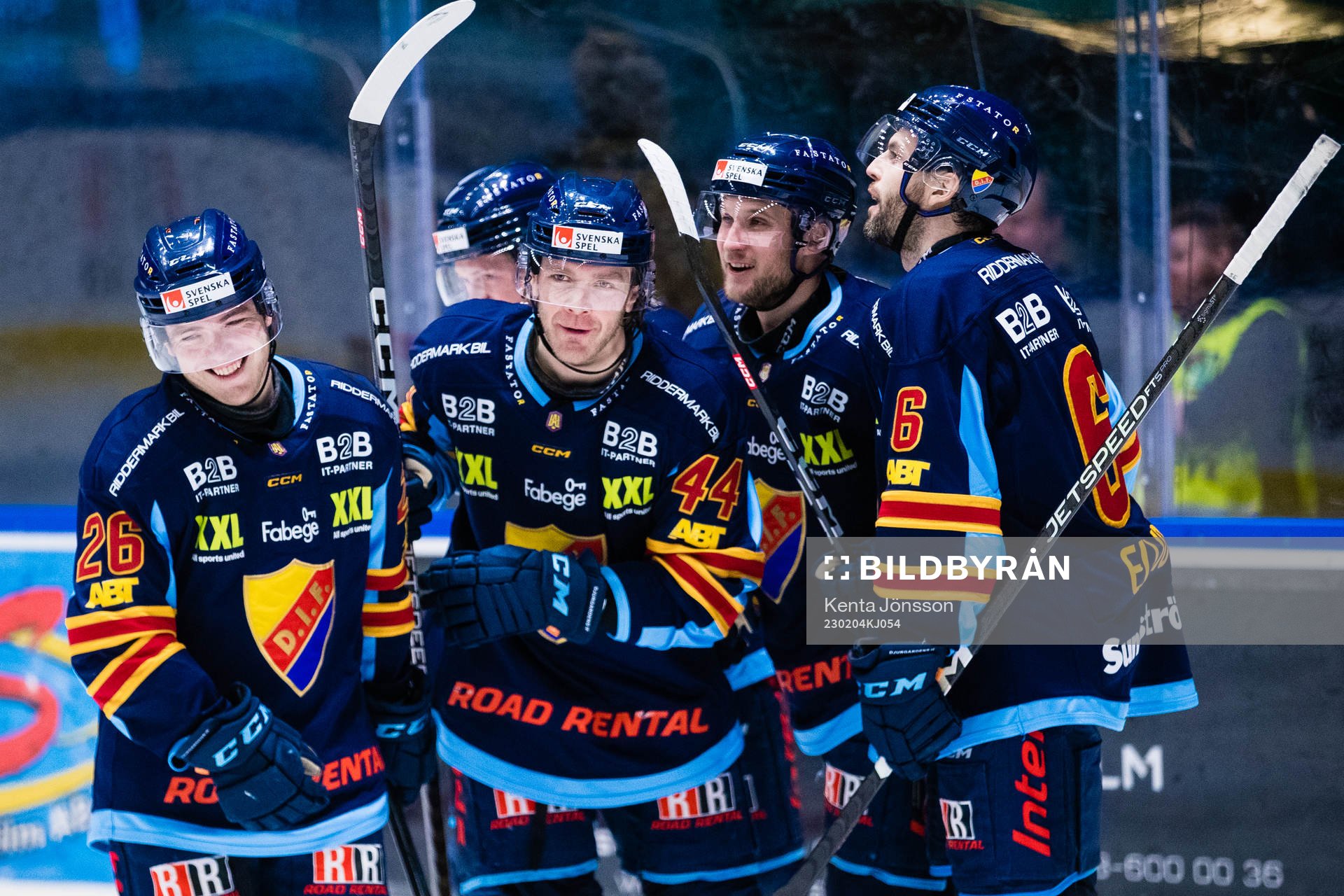 Djurgårdens Olle Liss jublar med lagkamrater
