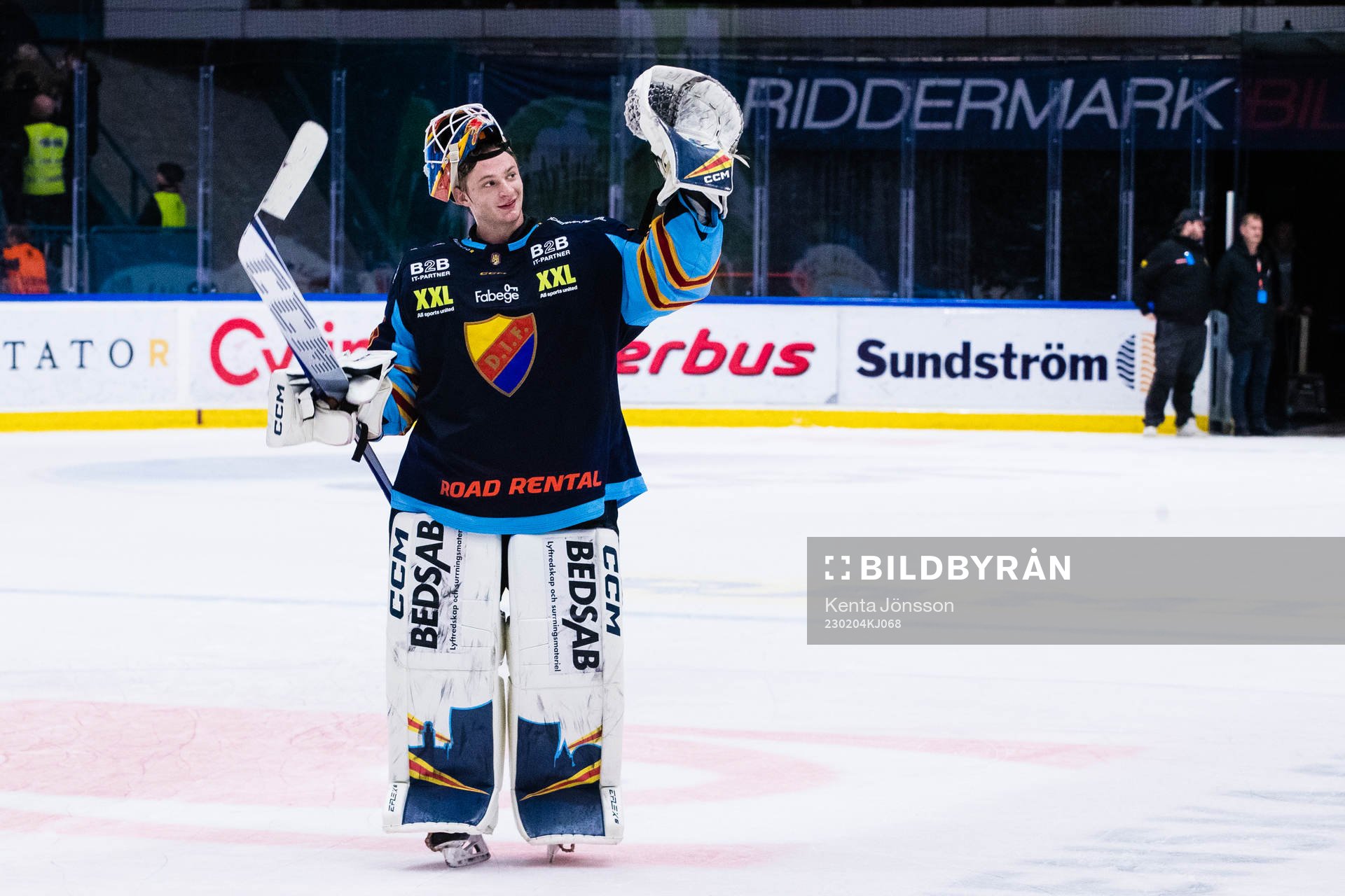 Djurgårdens målvakt Carl Lindbom jublar