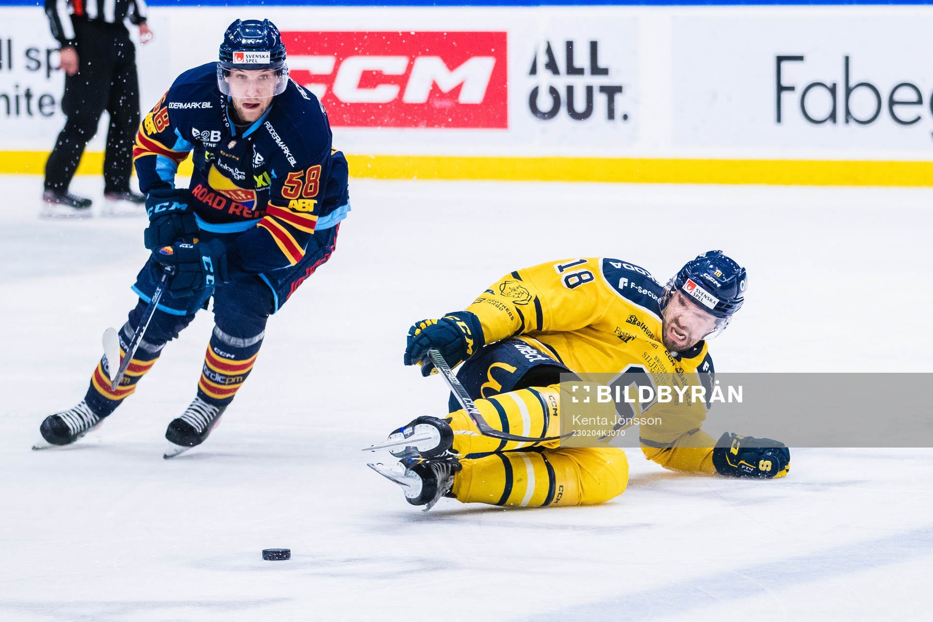 Djurgårdens Linus Arnesson och Södertäljes Linus Videll