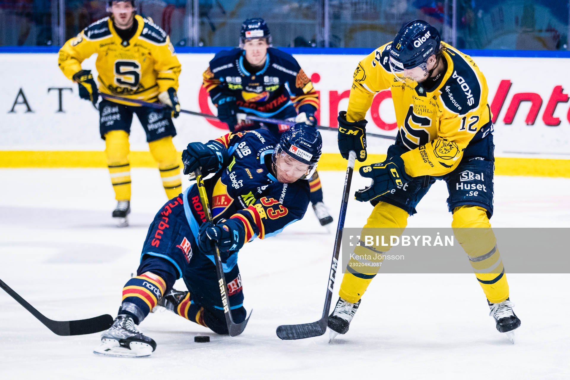 Djurgårdens Daniel Glad och Södertäljes Viktor Liljegren