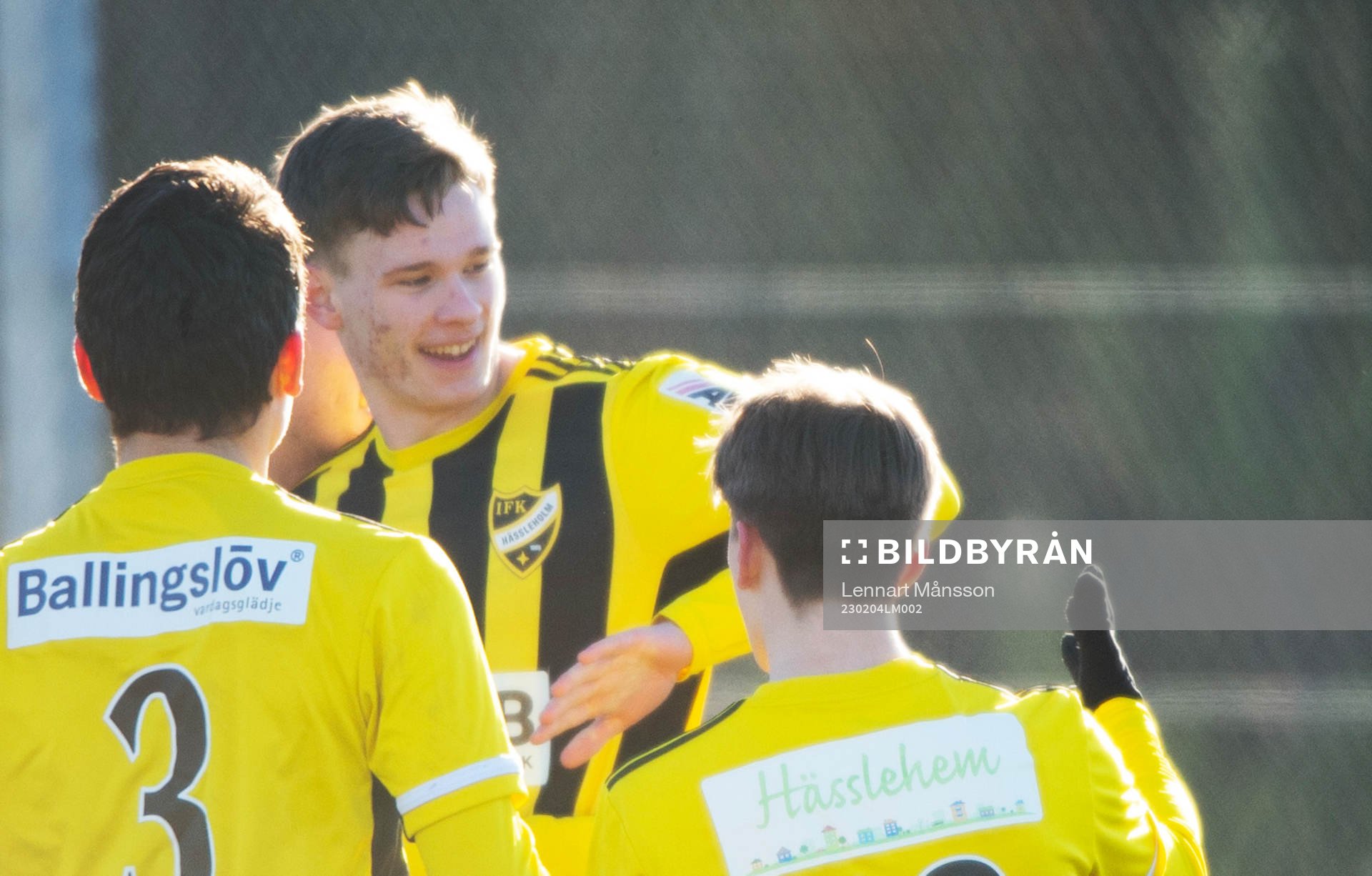 iIFK Hässleholms Axel Henriksson har nickat in 1-0 och