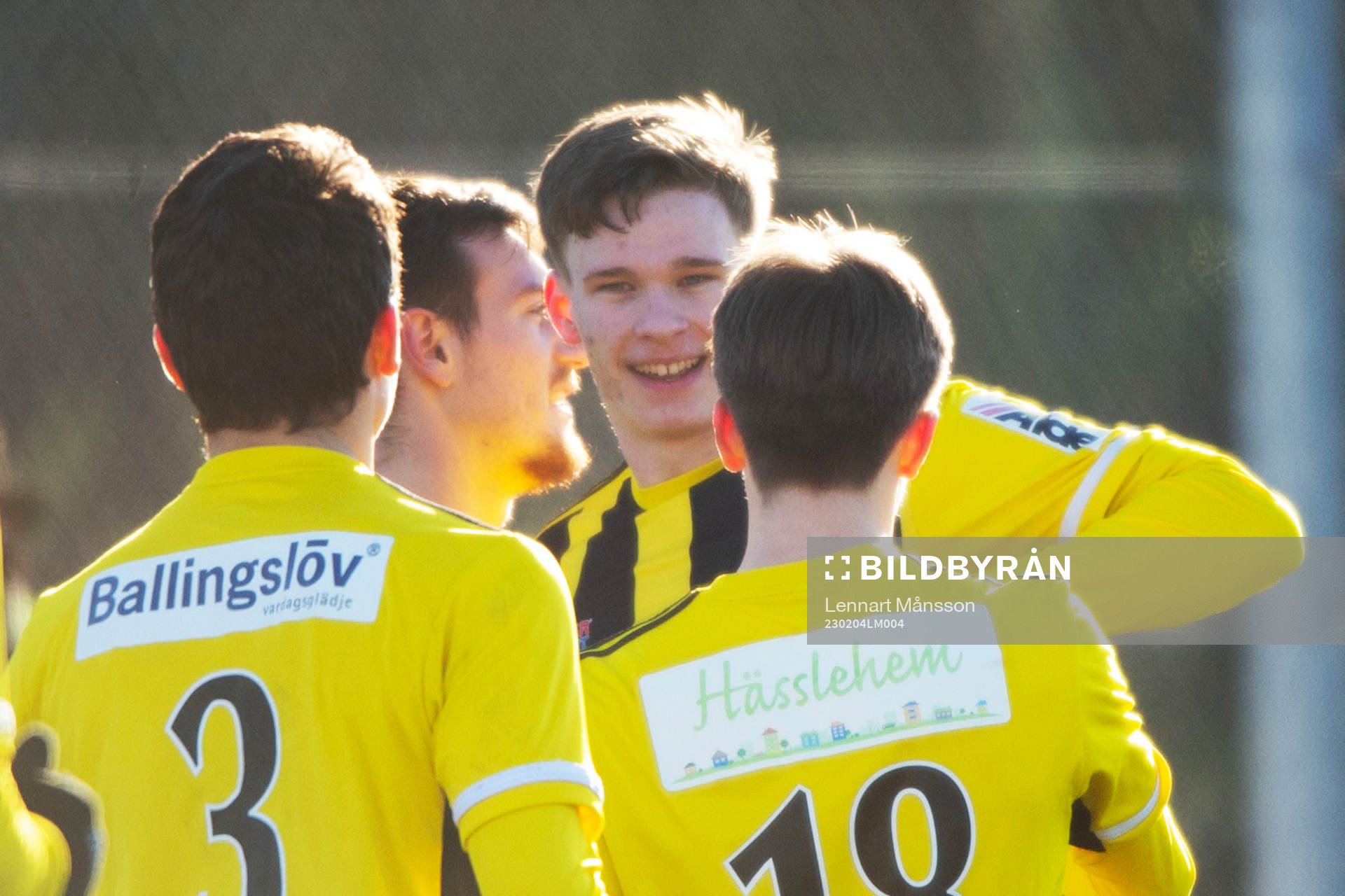 IFK Hässleholms Axel Henriksson har nickat in 1-0 och