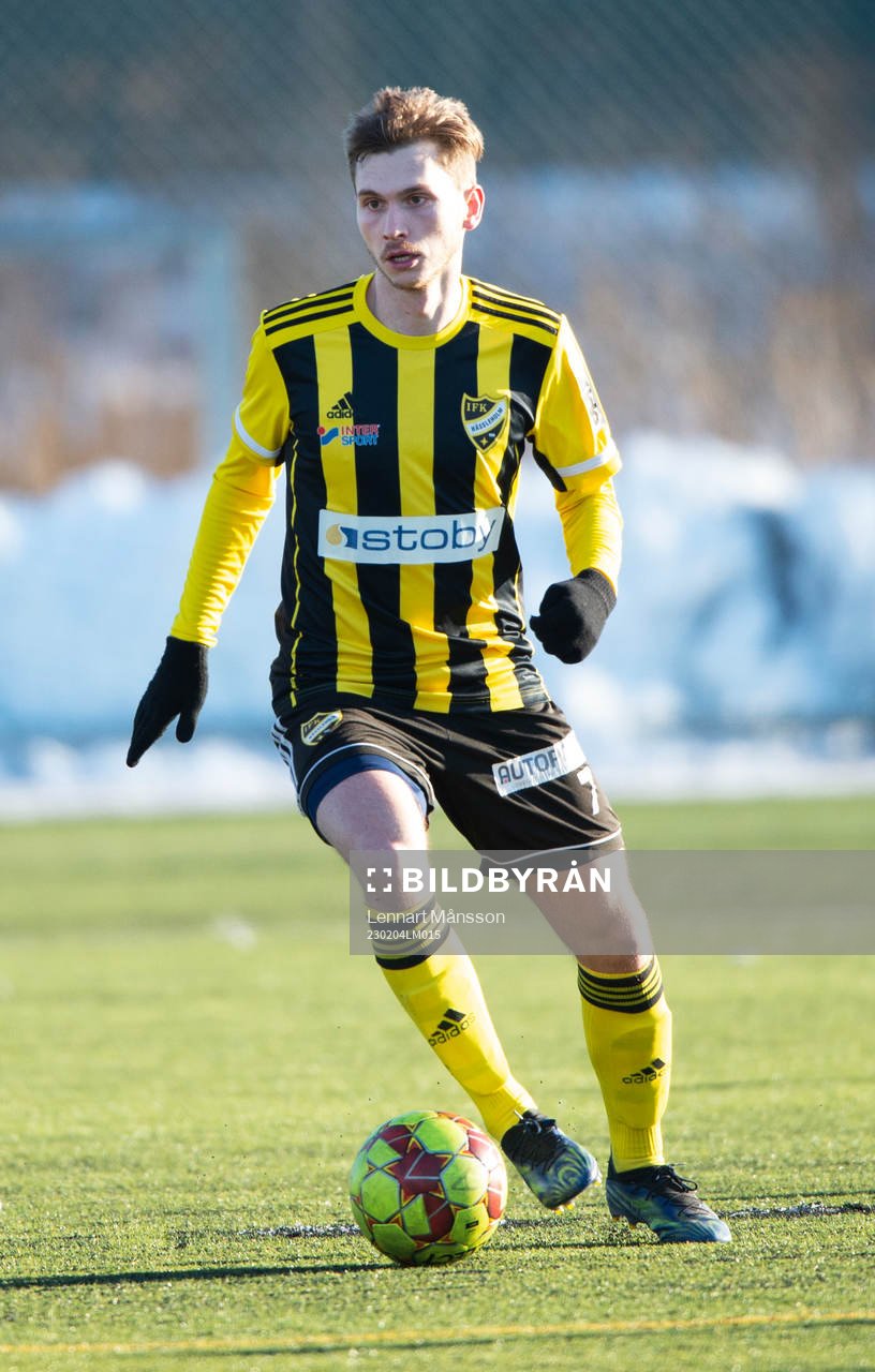IFK Hässleholms Edvin Nilsson i träningsmatchen mellan IFK Hässleholm och VMA i Hässleholm 4 februari 2023.