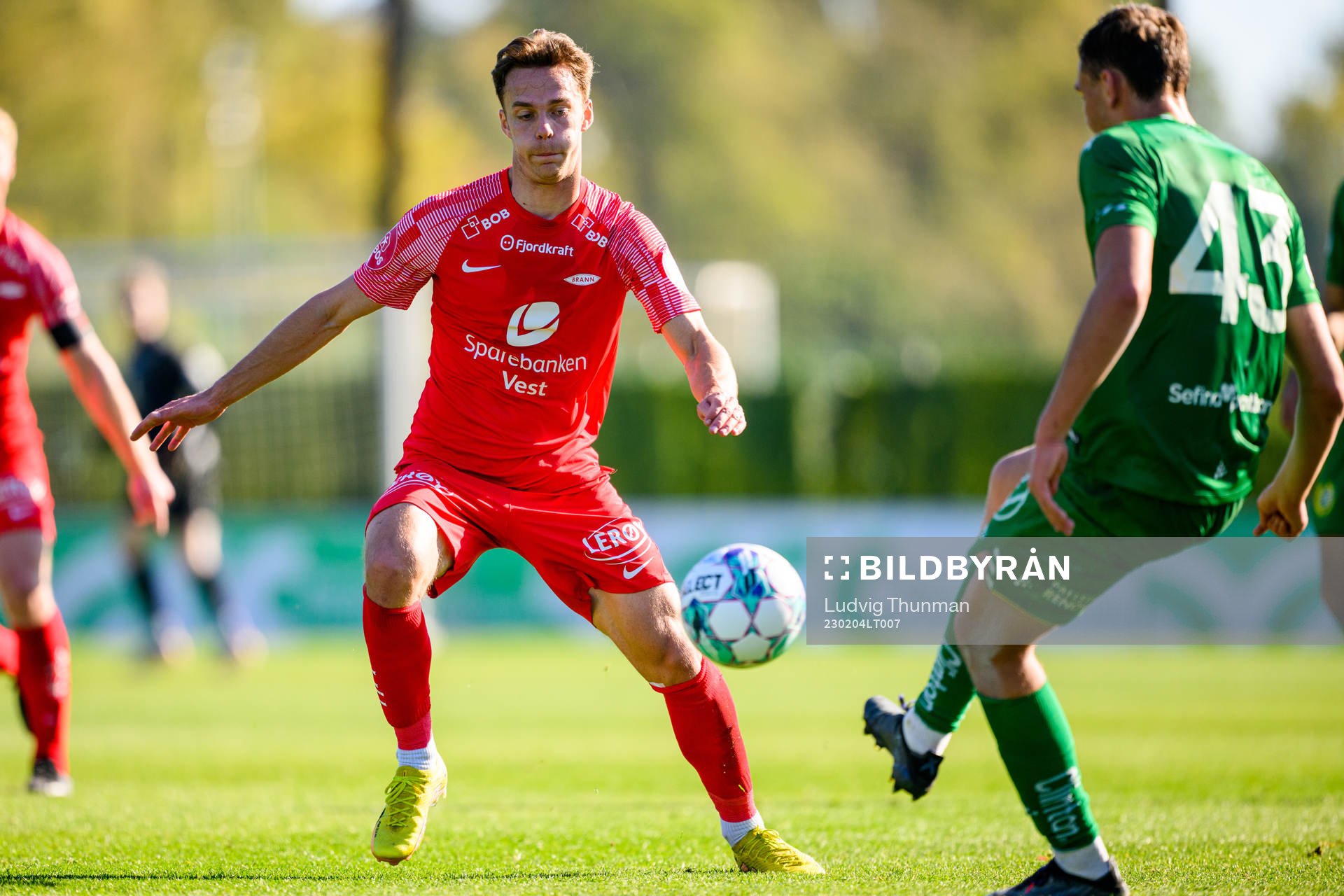 Felix Horn Myhre of Brann and Casper Eklund of Hammarby