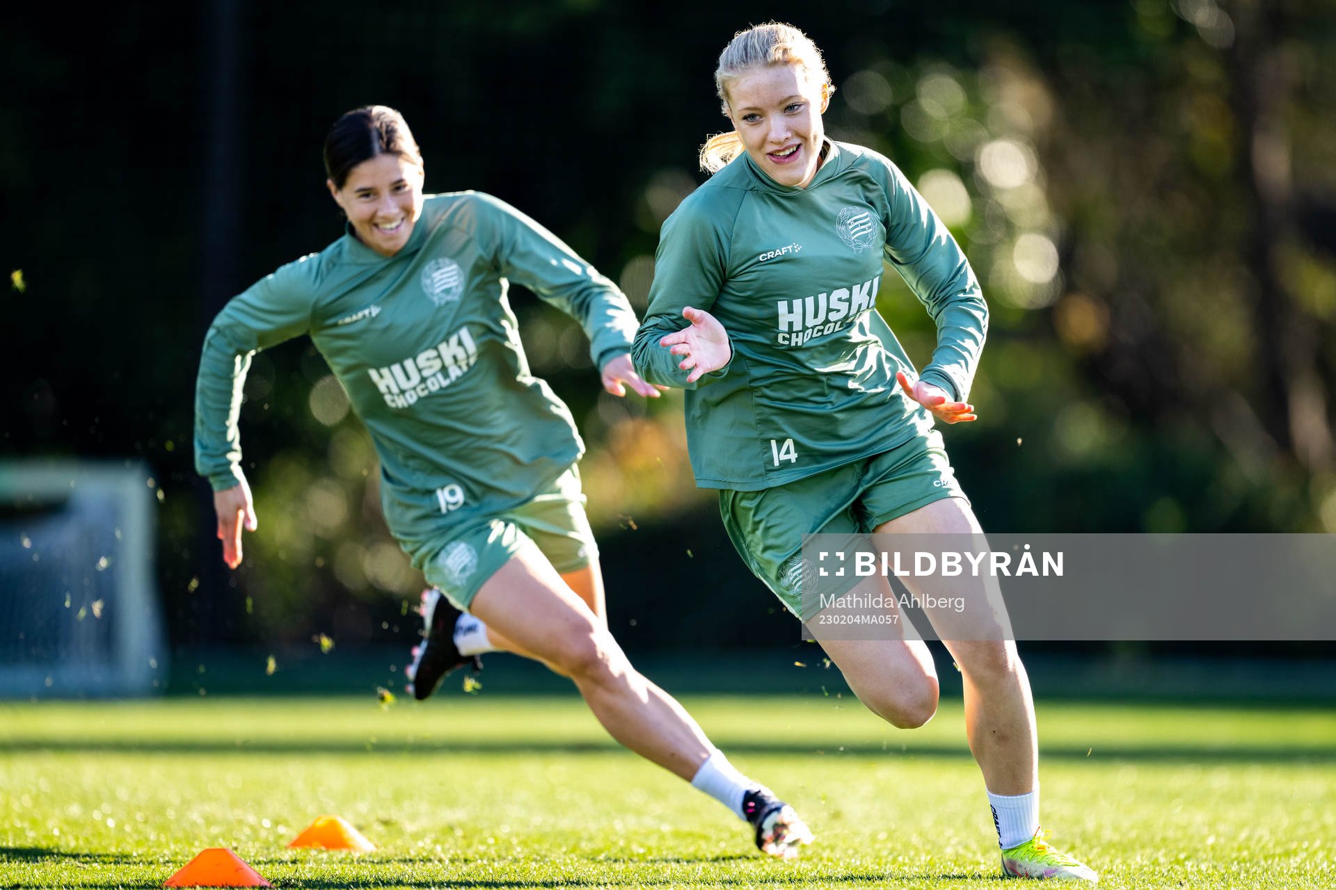 Kyra Cooney-Cross och Smilla Holmberg