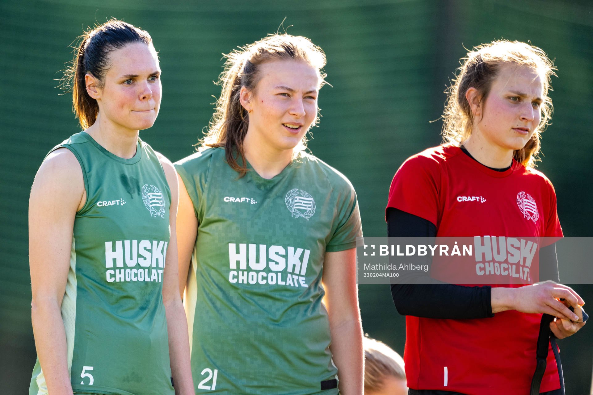 Simone Boye Sørensen, Sara Kanutte och målvakt Anna