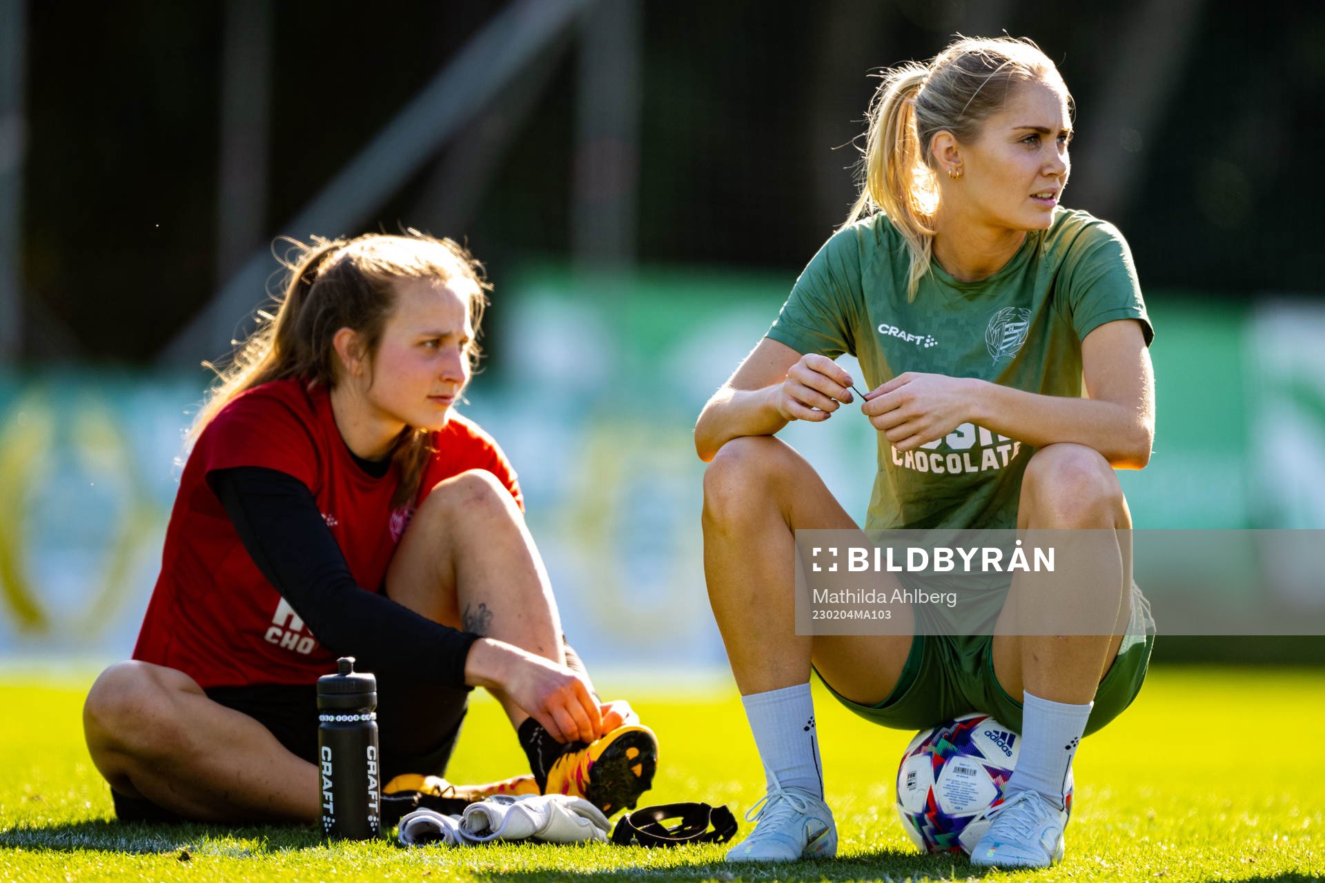 Målvakt Anna Tamminen och Alice Carlsson