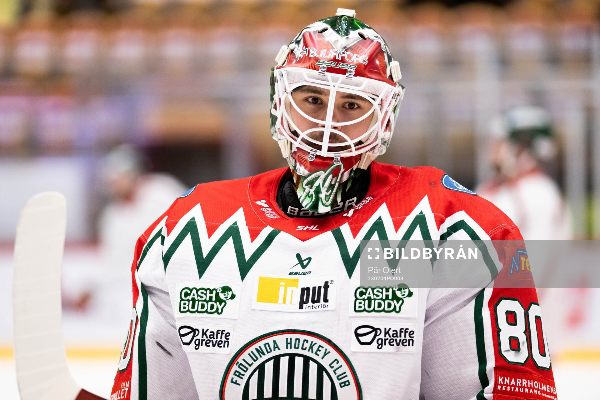 Frölundas målvakt Frederik Dichow innan  ishockeymatchen