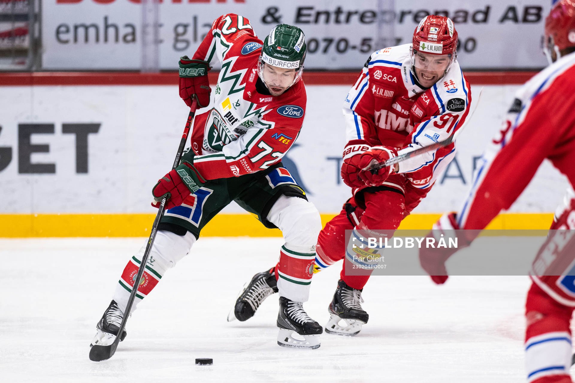 Frölundas Patrik Carlsson och Timrås Magnus Pääjärvi