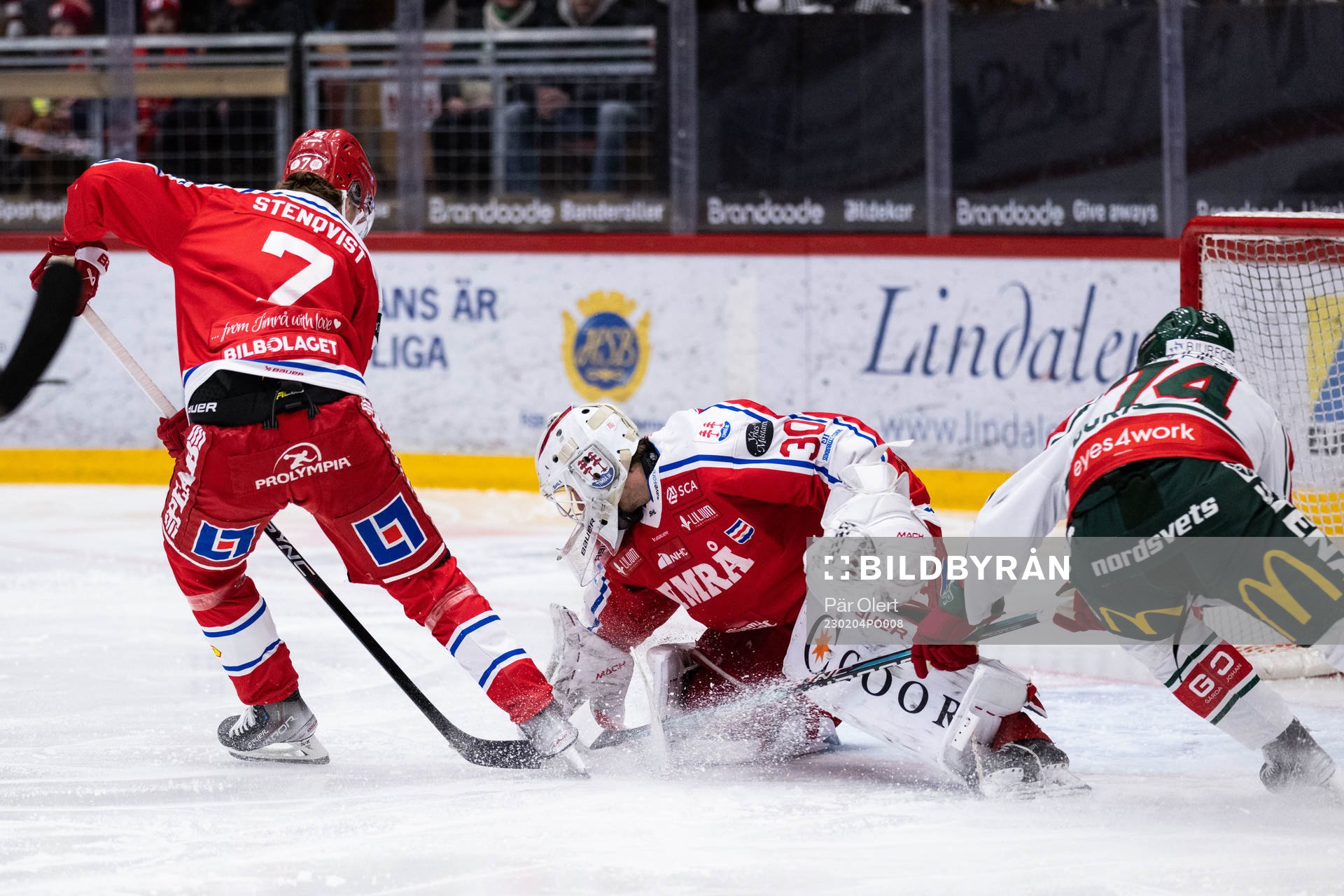 Frölundas Anders Borgman mot Timrås målvakt Jacob